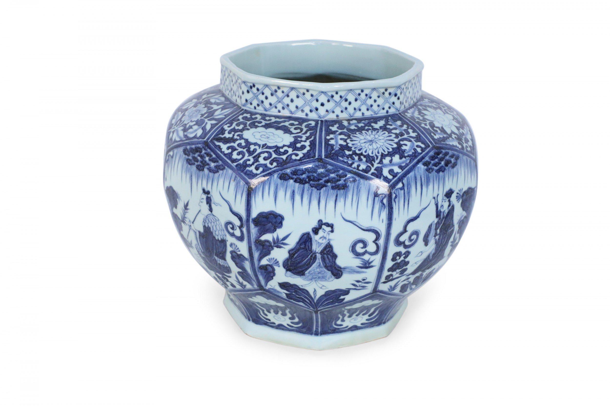 Chinese Export Chinese White and Blue Octagonal Porcelain Pot For Sale