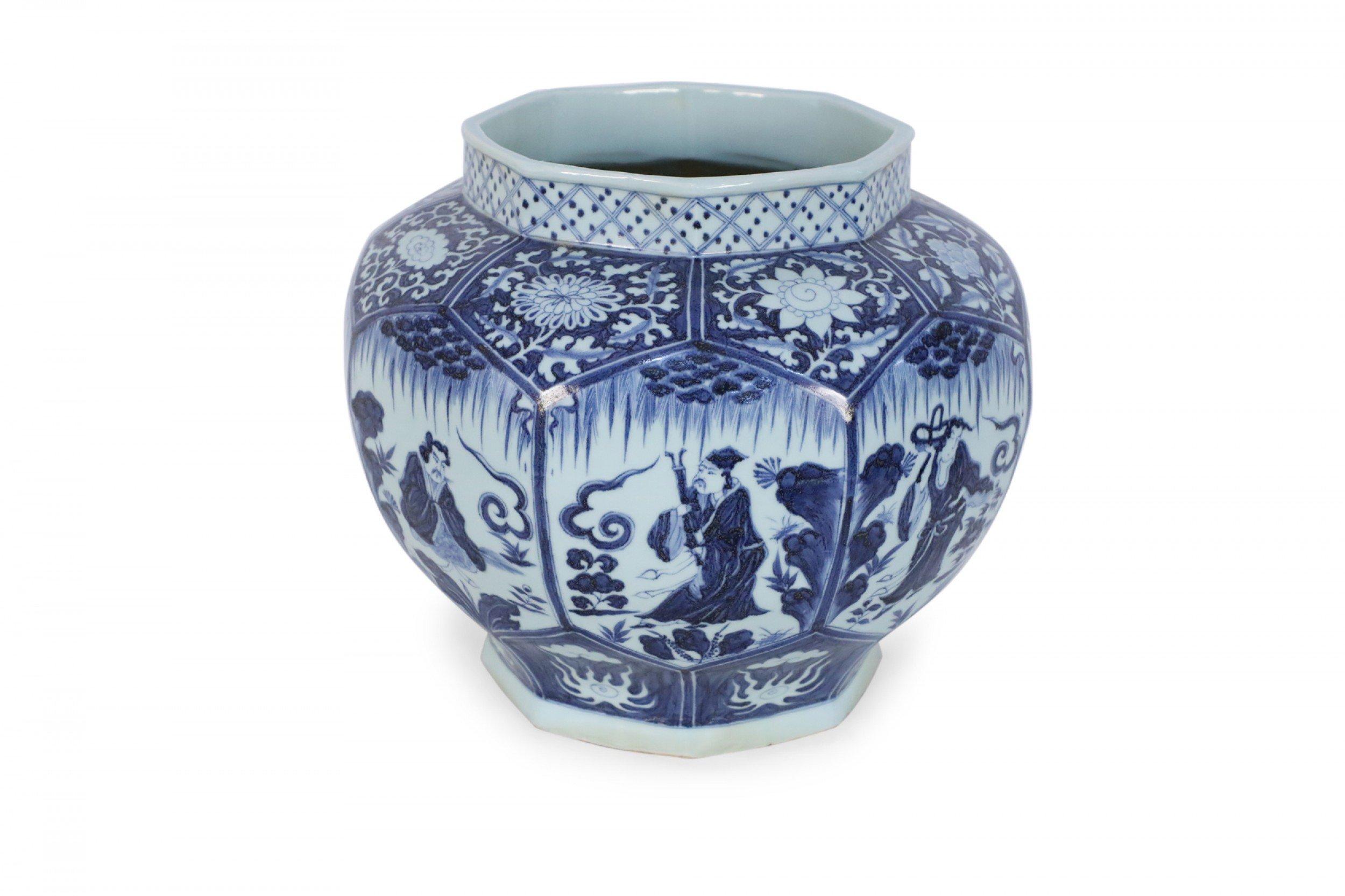 Hand-Painted Chinese White and Blue Octagonal Porcelain Pot For Sale
