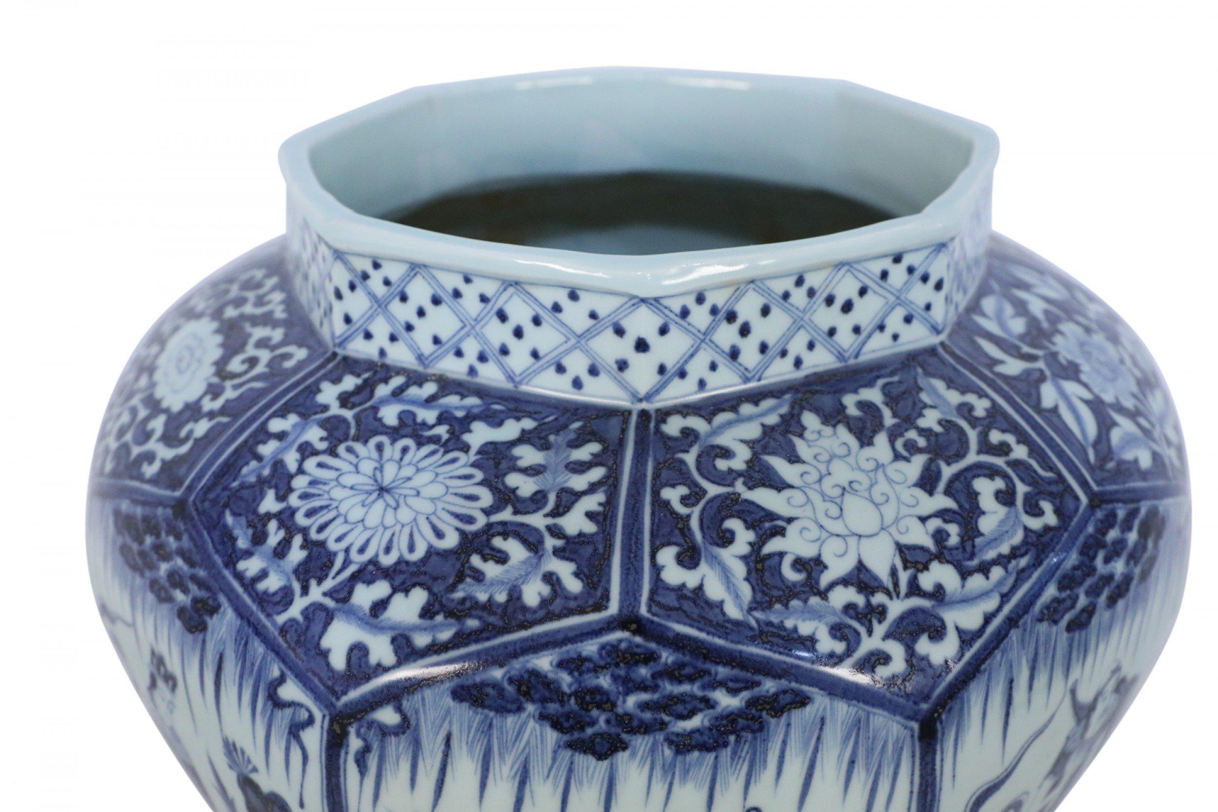 Chinese White and Blue Octagonal Porcelain Pot For Sale 2