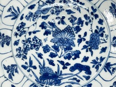 Chinesischer weißer und blauer Porzellanteller, Kangxi 1662-1722