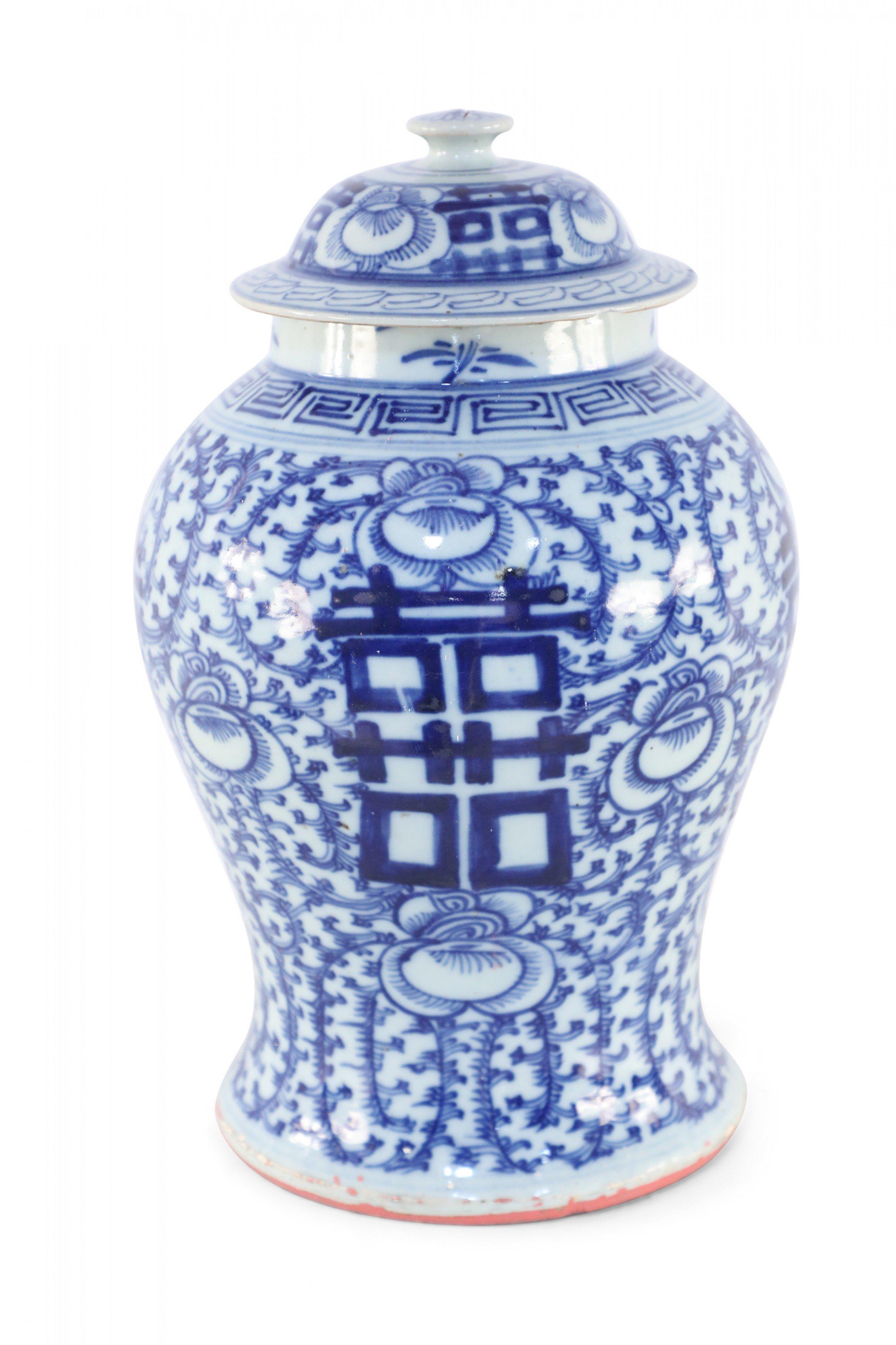 Chinese White and Blue Vine Motif Lidded Porcelain Ginger Jars For Sale 1