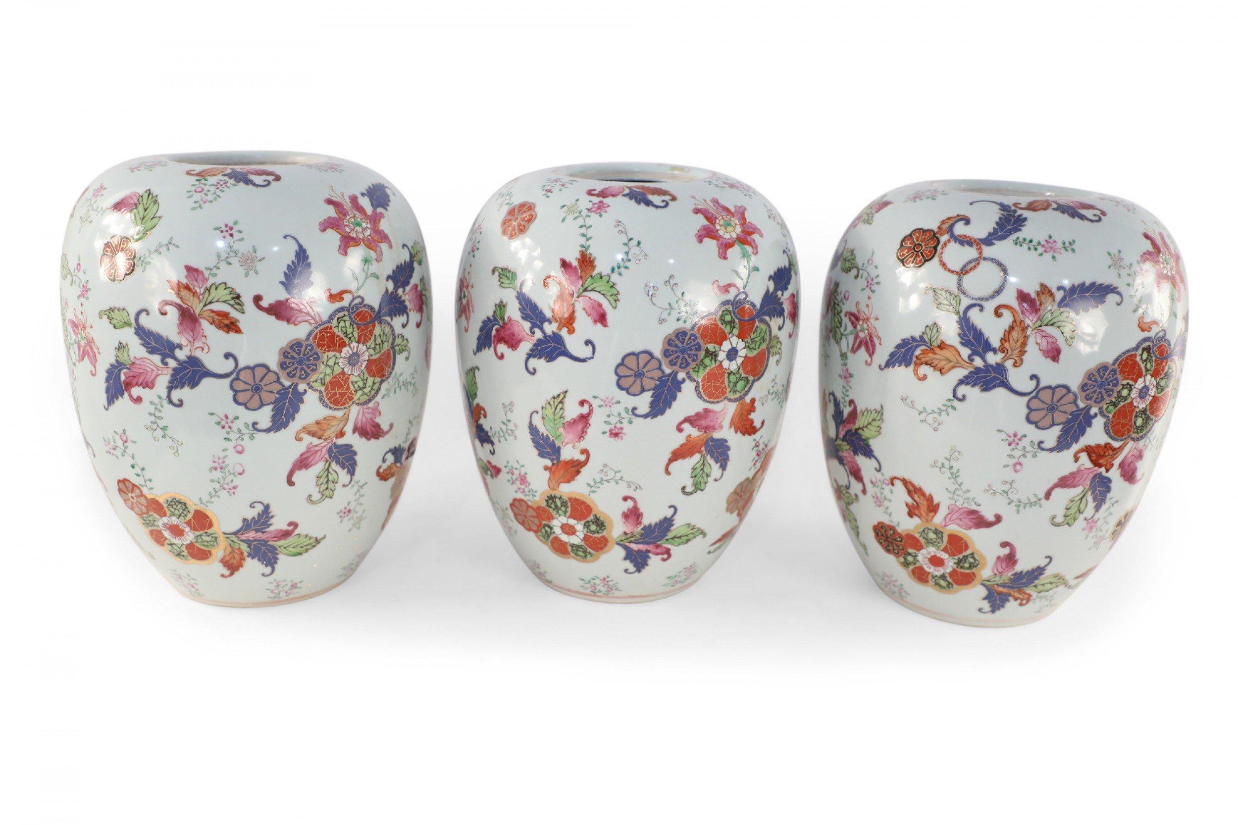 Chinese White and Floral Pattern Porcelain Jars For Sale 2