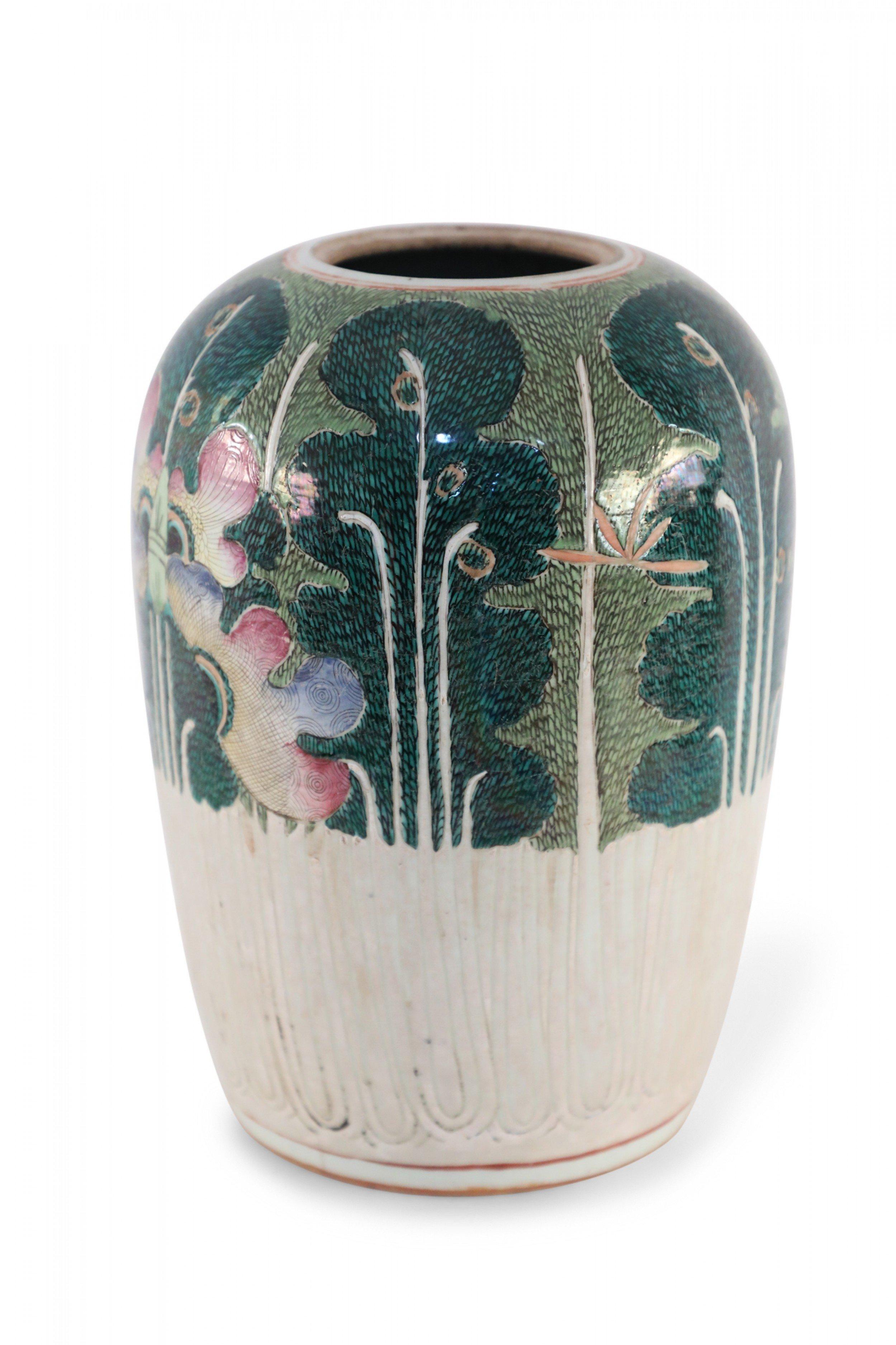 Chinese White and Green Vegetal Winter Melon Porcelain Vase In Good Condition For Sale In New York, NY