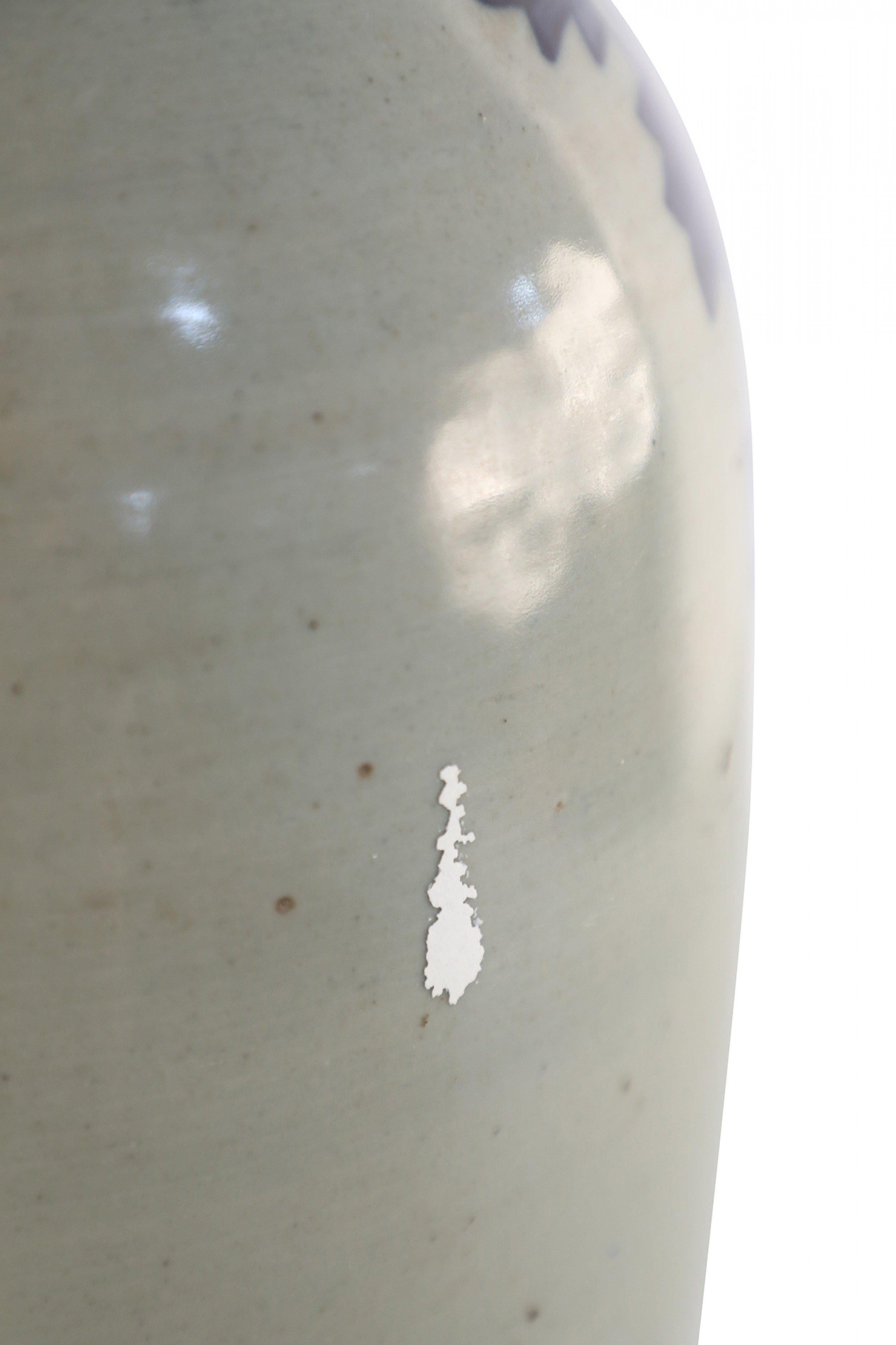 Chinese White and Navy Egret Design Porcelain Urn For Sale 4
