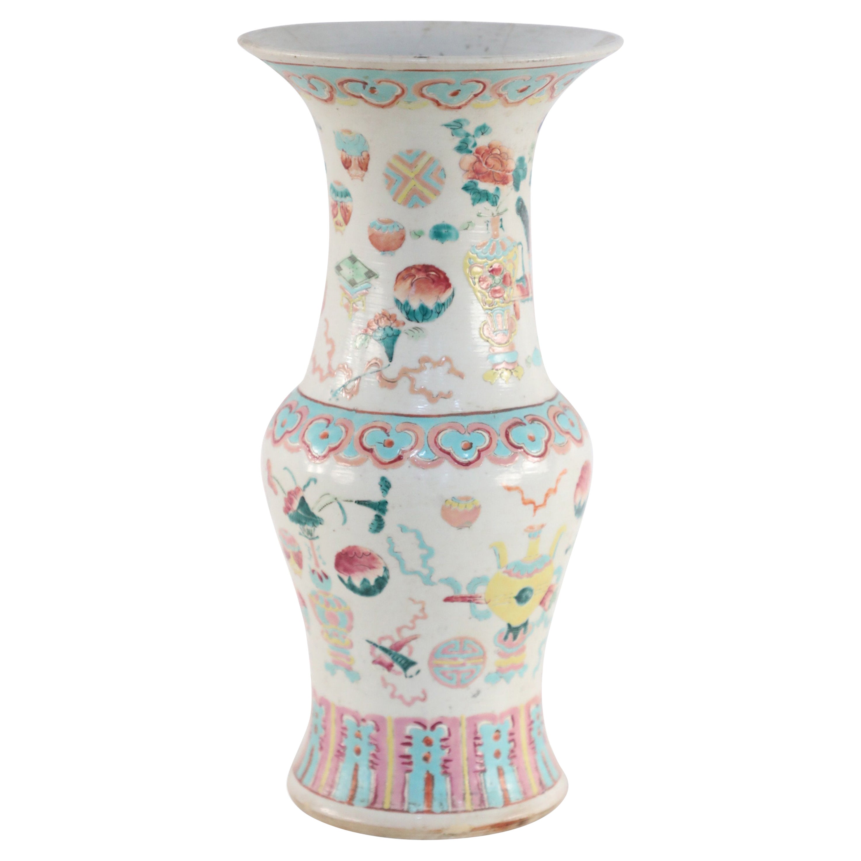 Urna china de porcelana blanca y rosa, azul y amarilla con motivos bogu