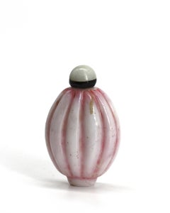 Tabatière chinoise en verre blanc et rose