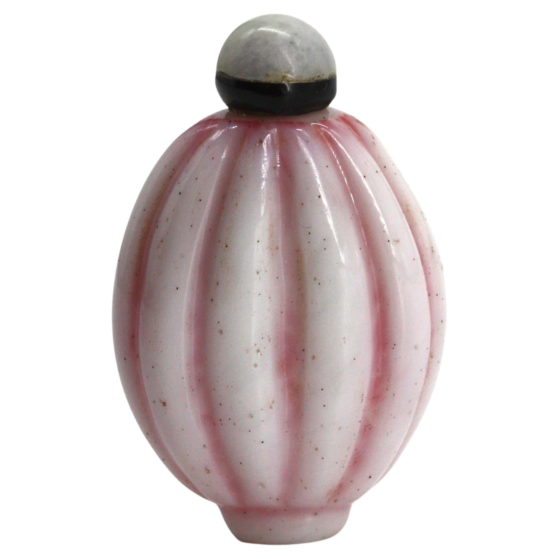 Tabatière chinoise en verre blanc et rose