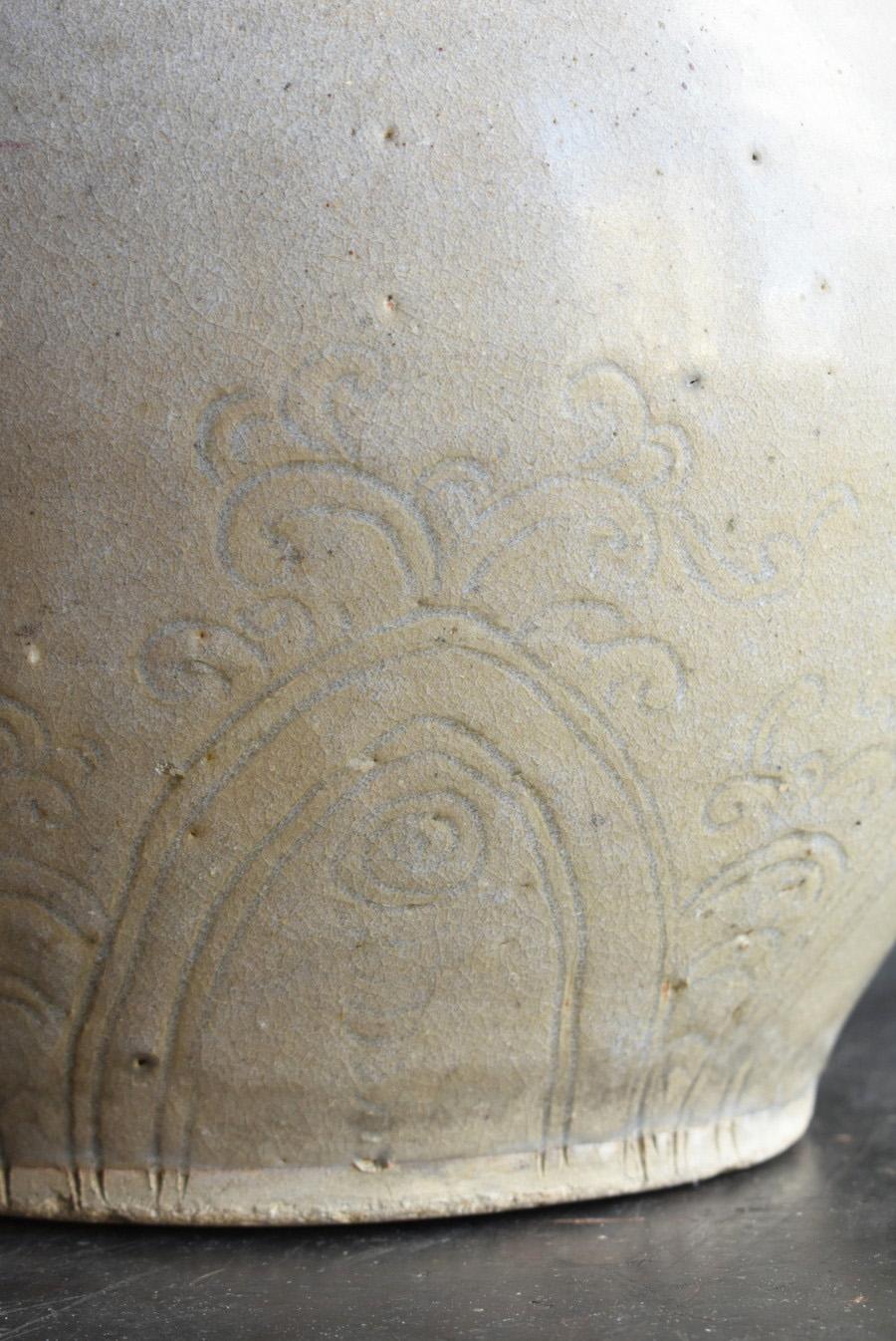 Chinese White Antique Pottery Jar / 12th-14th Century / Beautiful Vase 5