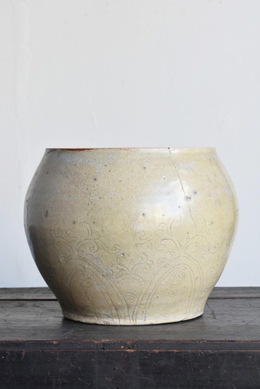 Chinese White Antique Pottery Jar / 12th-14th Century / Beautiful Vase 1