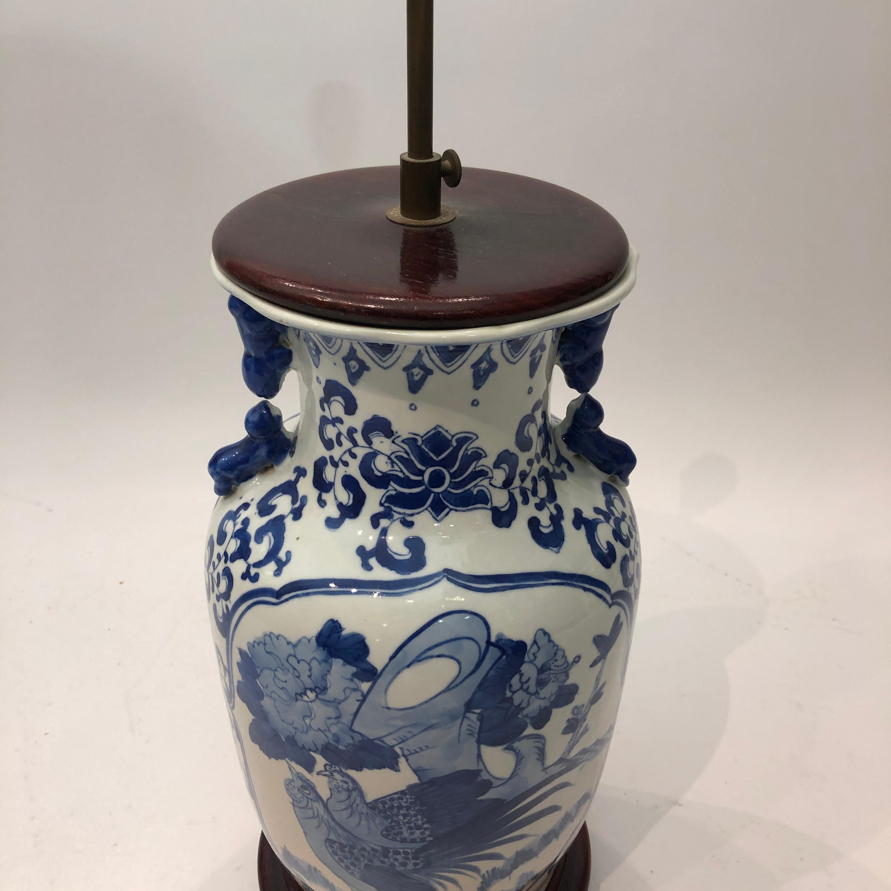 Chinese White Blue Glazed Ceramic Cock Lamp 1970s Art Vintage Chinoiserie In Good Condition For Sale In London, GB