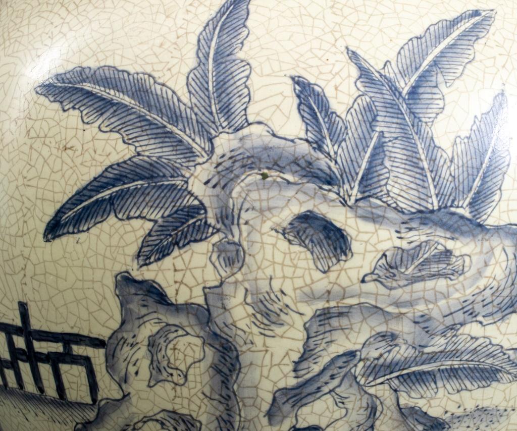 Métal Paire de vases chinois en porcelaine blanche et bleue à motif gingembre en vente