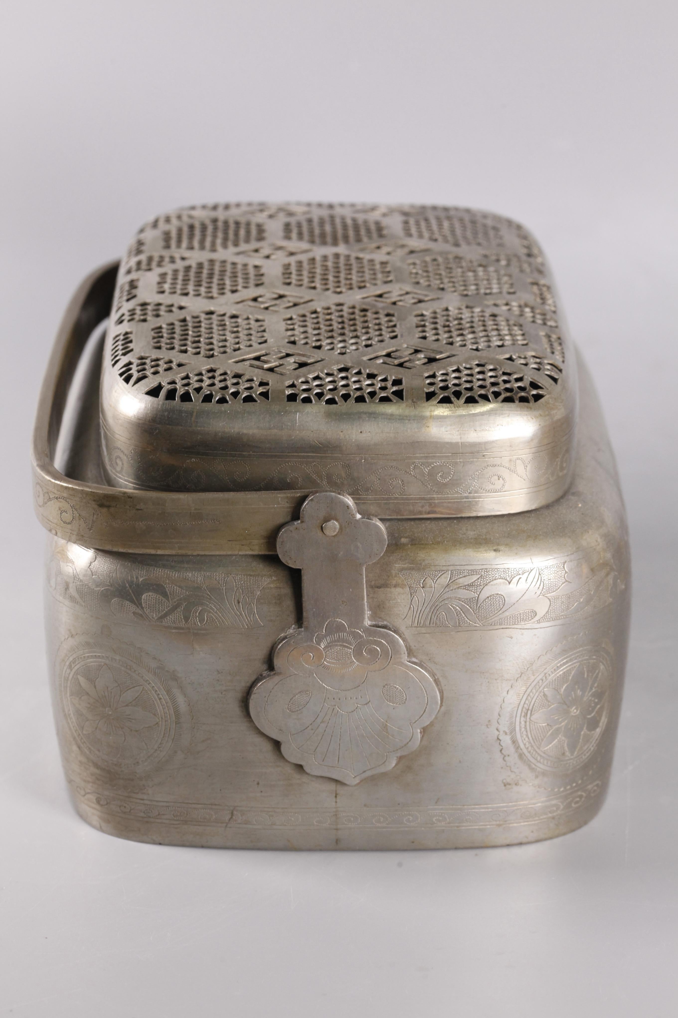 Calientamanos/censario chino de bronce blanco, época republicana en Bueno estado para la venta en New York, NY