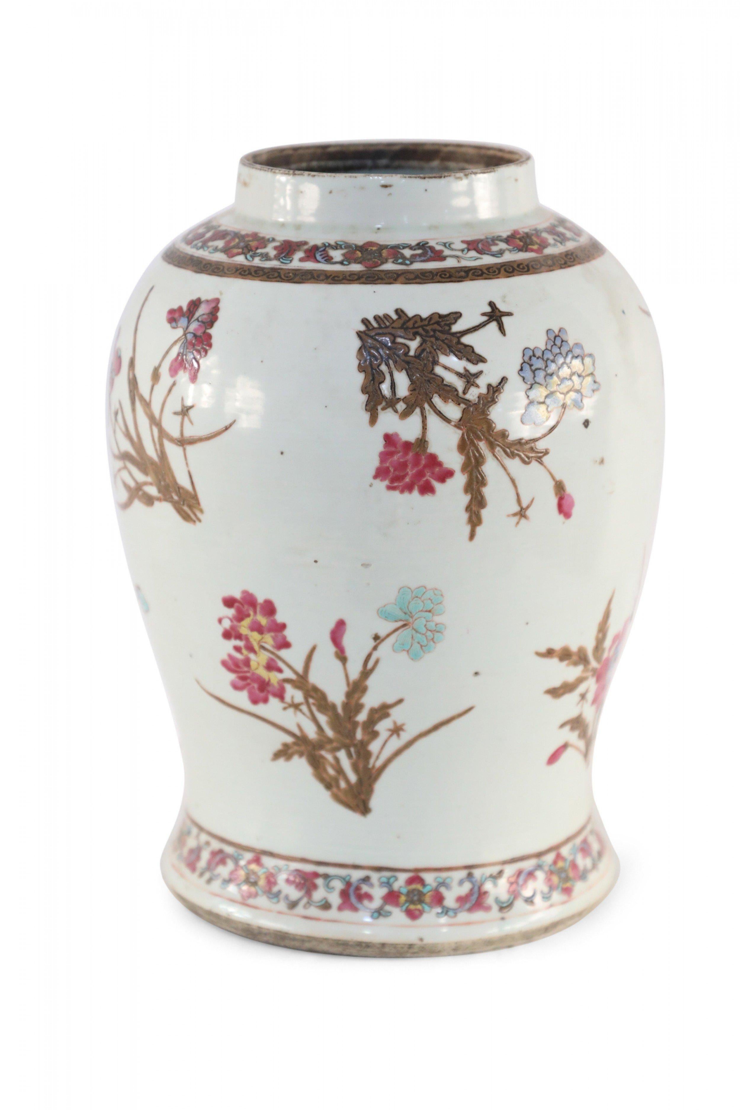 Vaso cinese in porcellana con motivo floreale bianco, marrone e magenta In condizioni buone in vendita a Queens, NY