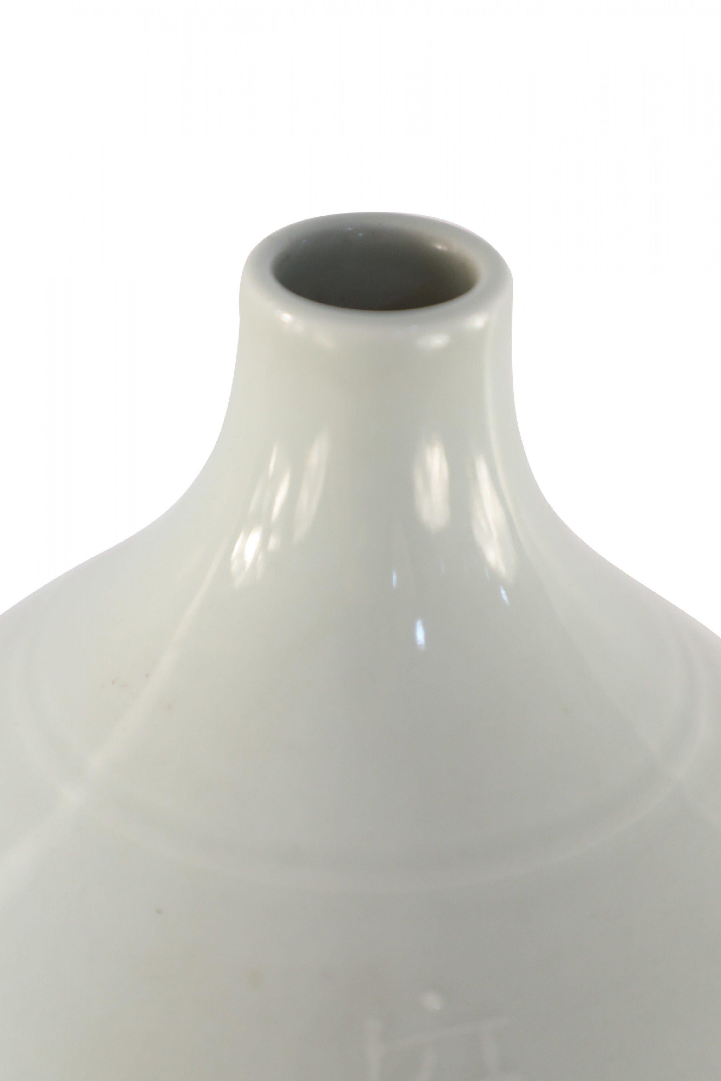 Pine Chinese White Double Gourd Dragon Motif Porcelain Bottle For Sale