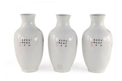 Vasi cinesi in porcellana bianca a motivi floreali e farfalle