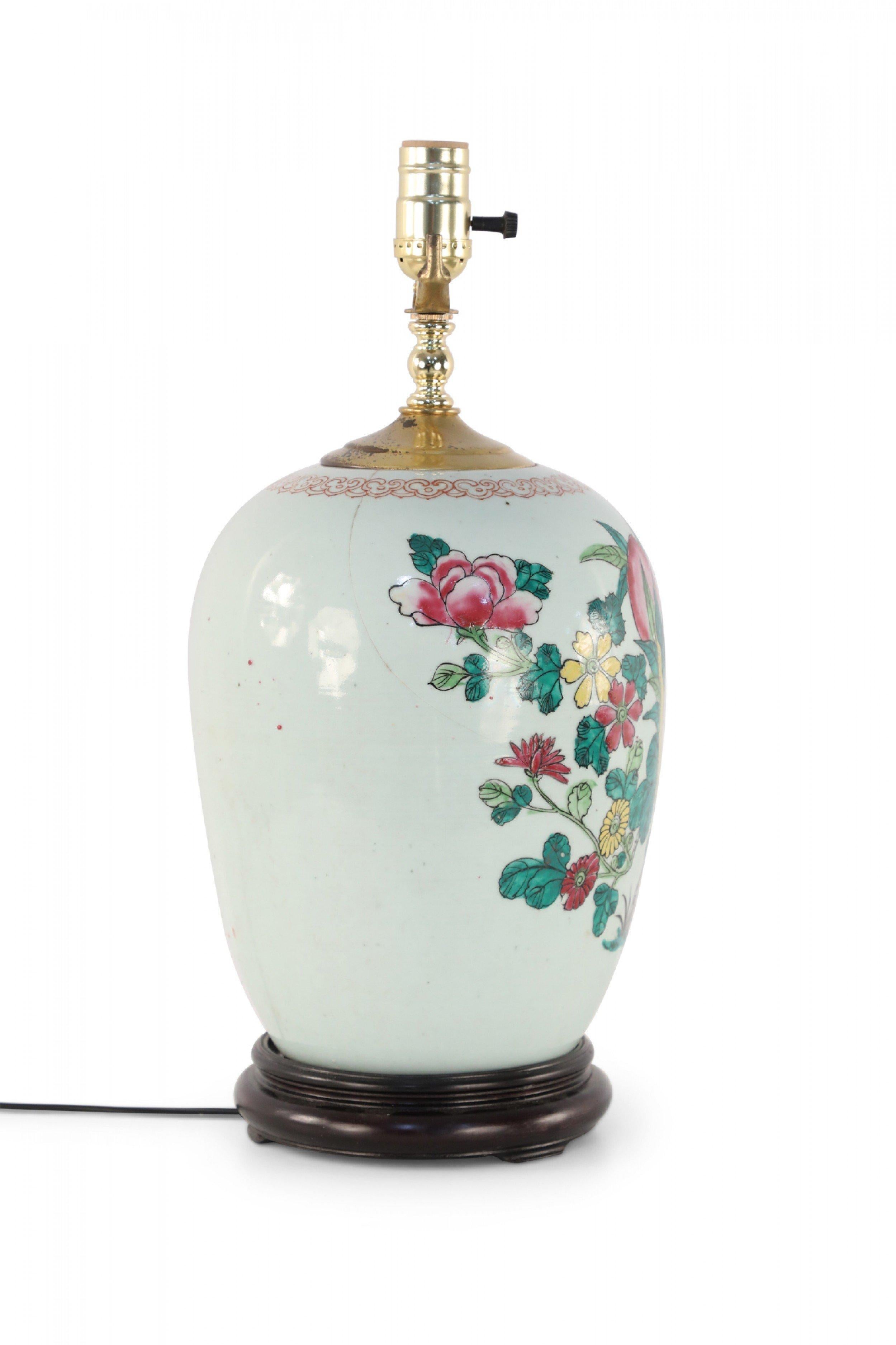 Metal Chinese White Floral Patterned Porcelain Table Lamp For Sale