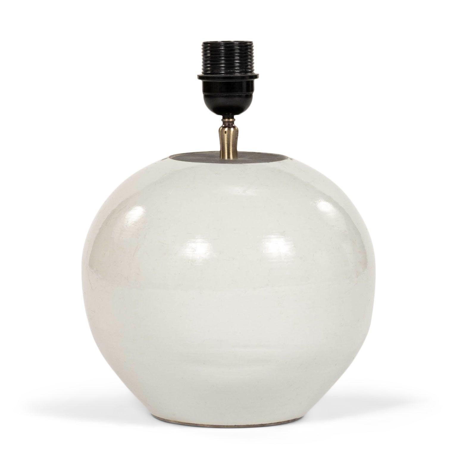 Chinese White Ginger Jar Lamp Vaciado en venta