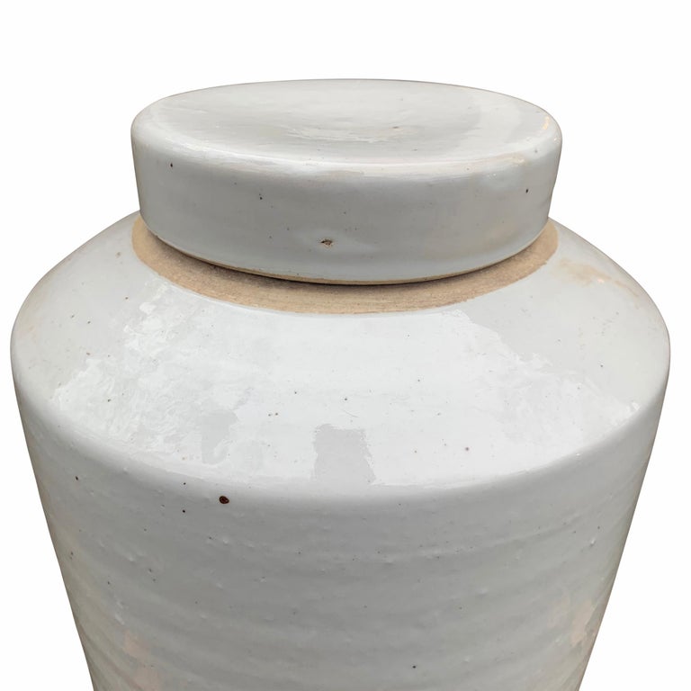 Chinese White Glazed Ginger Jar In Good Condition For Sale In Chicago, IL