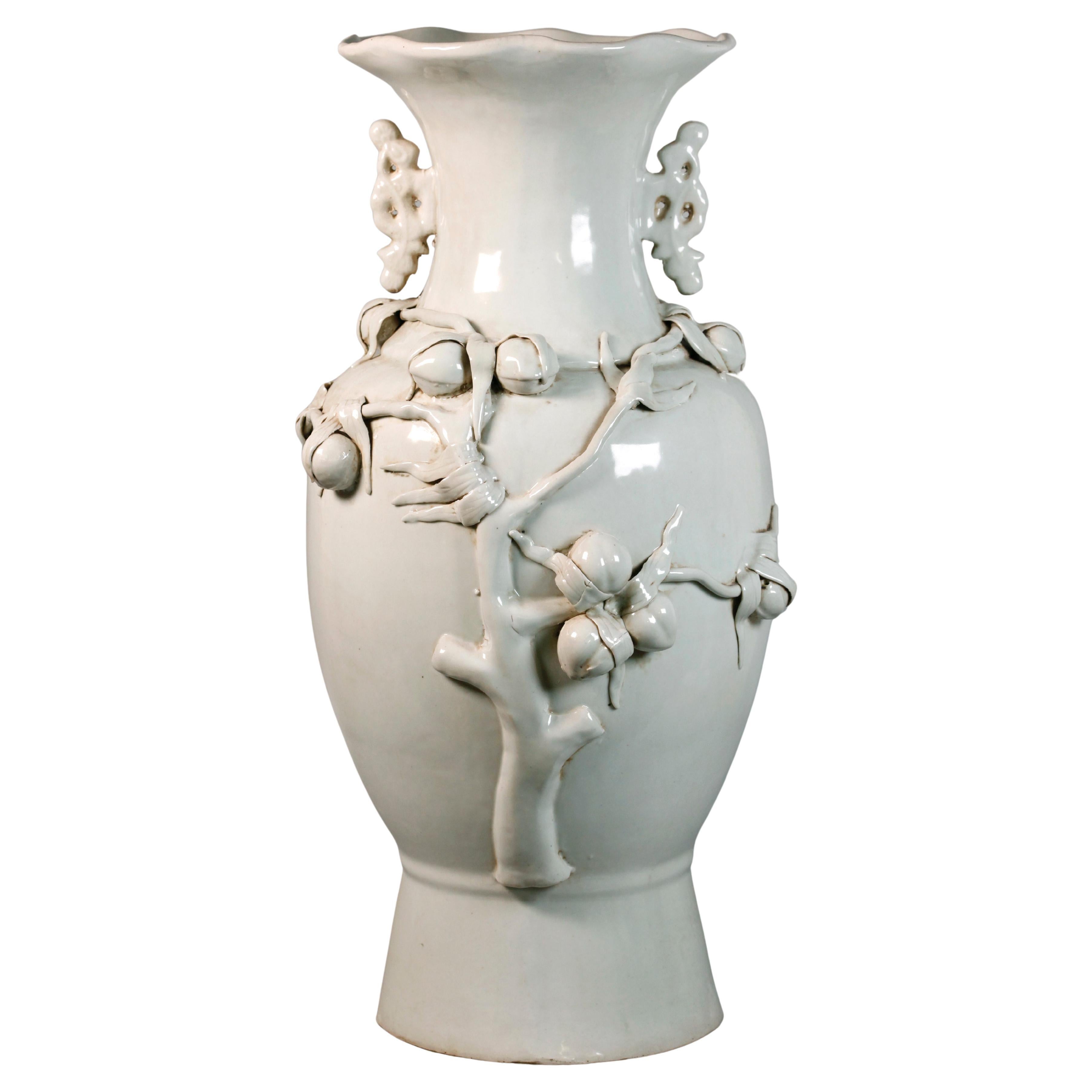 Jarrón de melocotón chino de porcelana blanca esmaltada