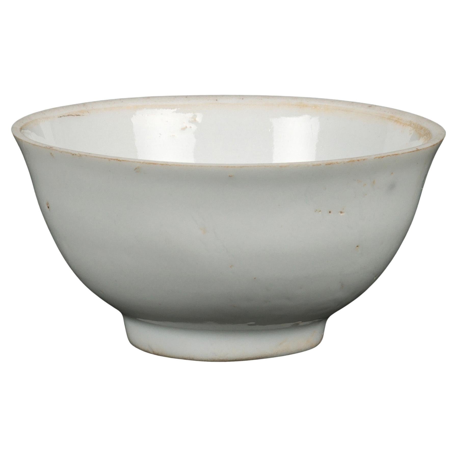 Pequeño cuenco circular chino de porcelana vidriada blanca