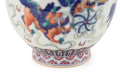 Vaso cinese in porcellana a motivi kylinici globulari di colore bianco