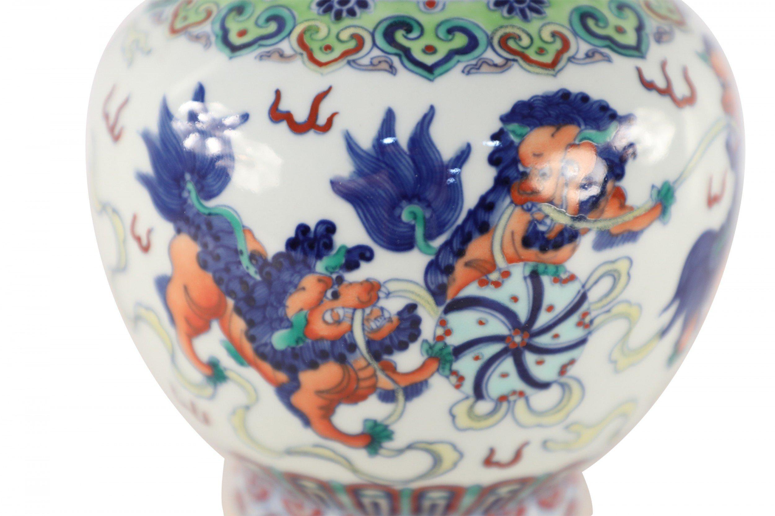 Chinese White Globular Kylin Motif Porcelain Vase In Good Condition For Sale In Queens, NY