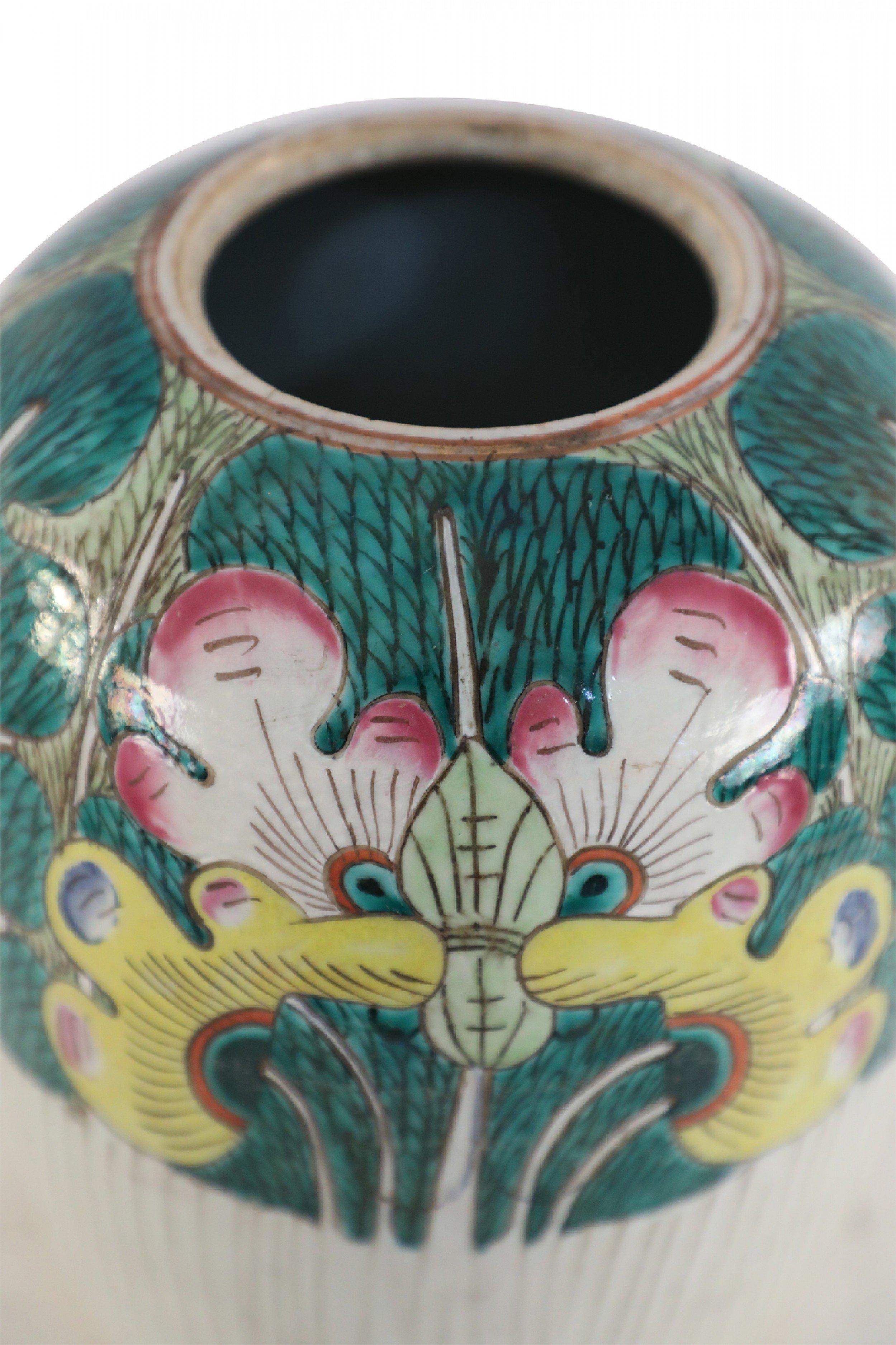 XX secolo Vaso cinese in porcellana con melone invernale, bianco, verde e giallo, di tipo vegetale in vendita