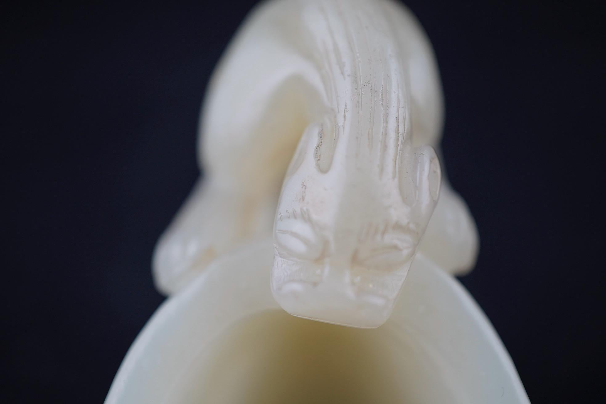 Chinese White Jade Cup with Chilong Carved Handle, 19th Century For Sale 7
