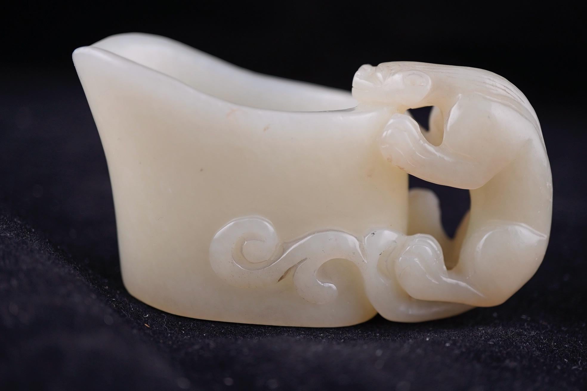 Chinese White Jade Cup with Chilong Carved Handle, 19th Century In Excellent Condition For Sale In Gainesville, FL