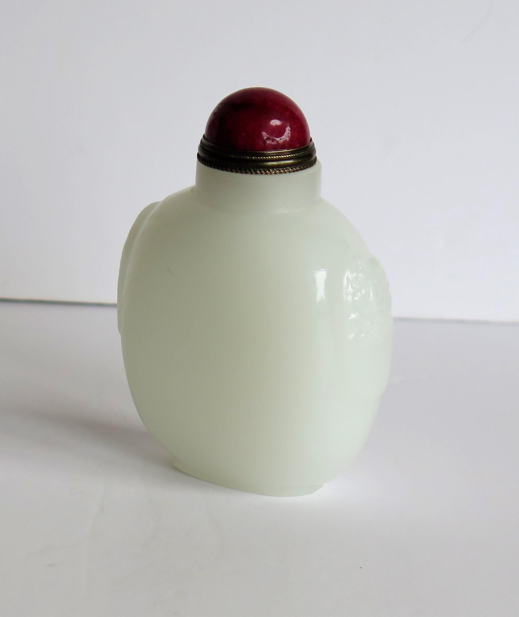 Chinese White Jade Snuff Bottle, Hand Carved with Red Stone Spoon Top   In Good Condition In Lincoln, Lincolnshire