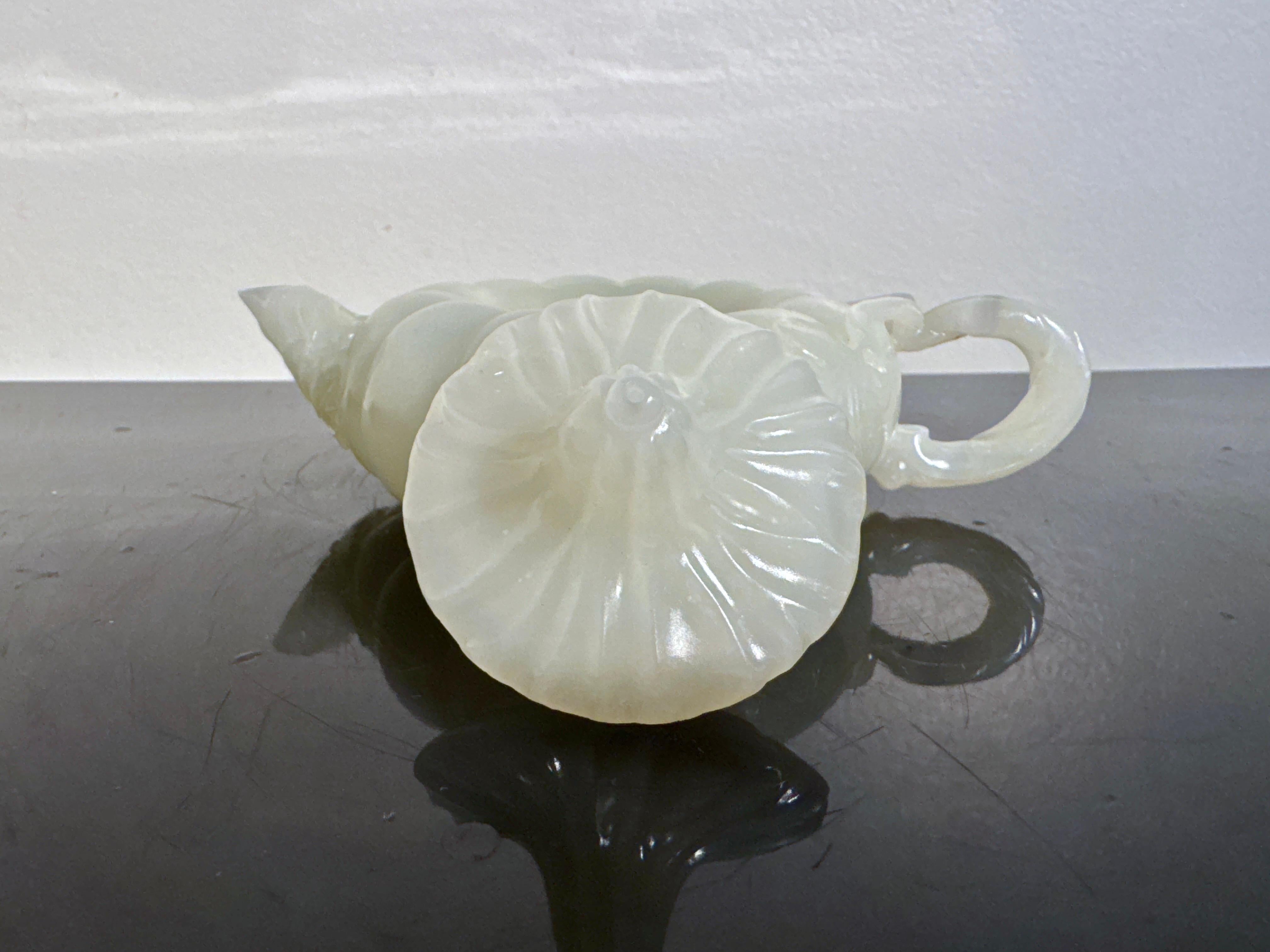 Théière chinoise en forme de melon en jade blanc néphrite, fin de la dynastie Qing, Chine en vente 3