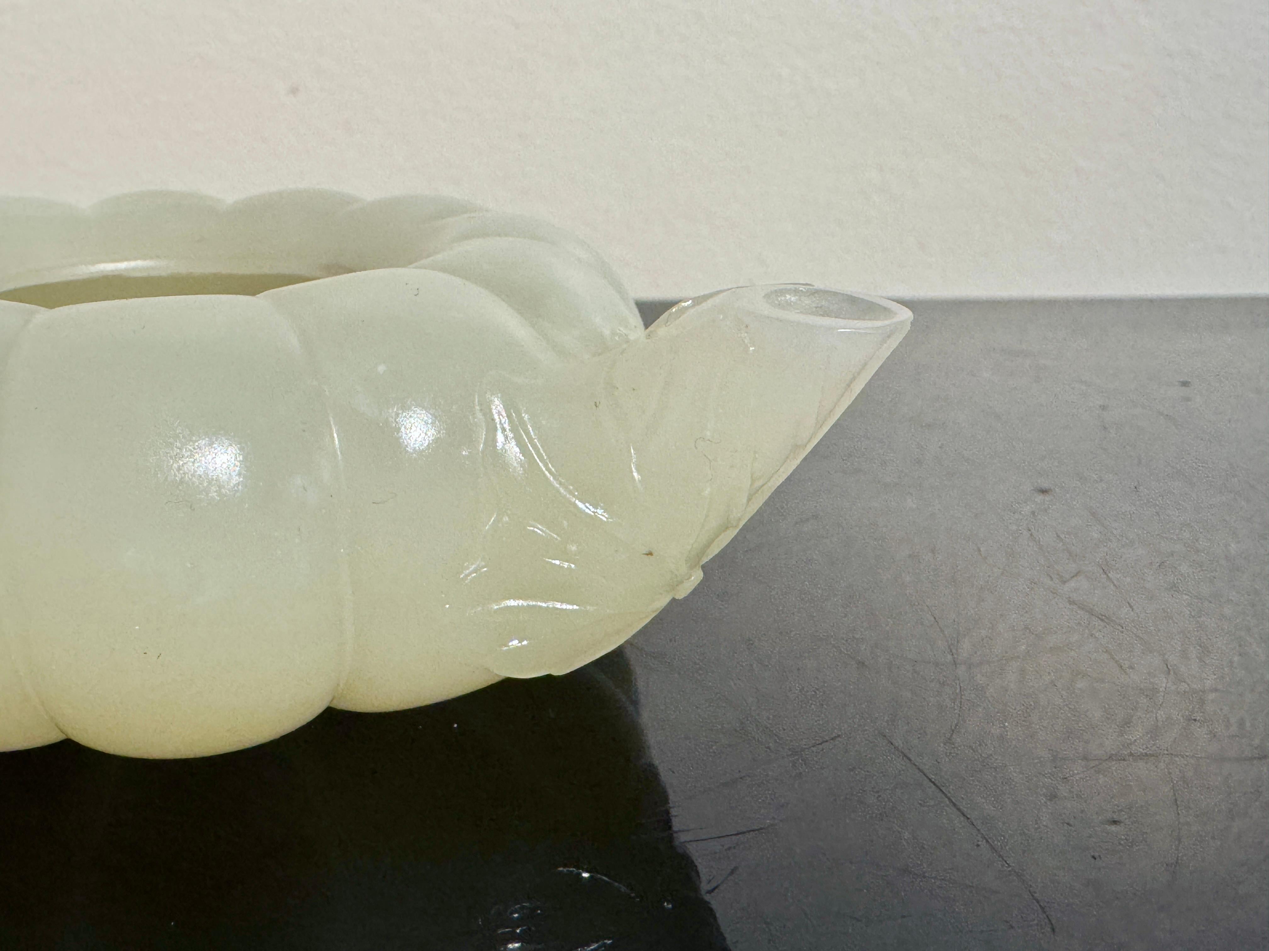 Théière chinoise en forme de melon en jade blanc néphrite, fin de la dynastie Qing, Chine en vente 5