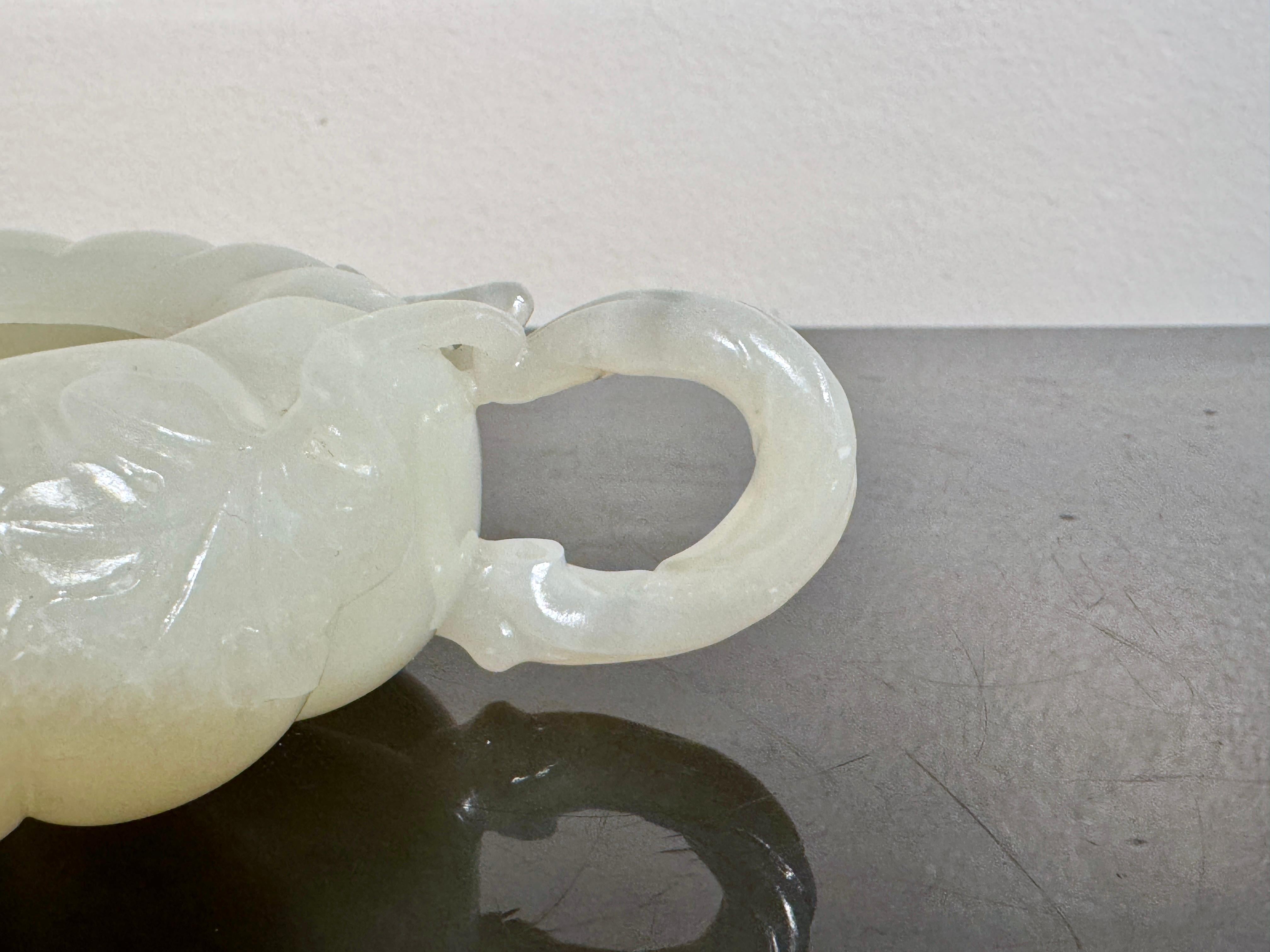 Théière chinoise en forme de melon en jade blanc néphrite, fin de la dynastie Qing, Chine en vente 7