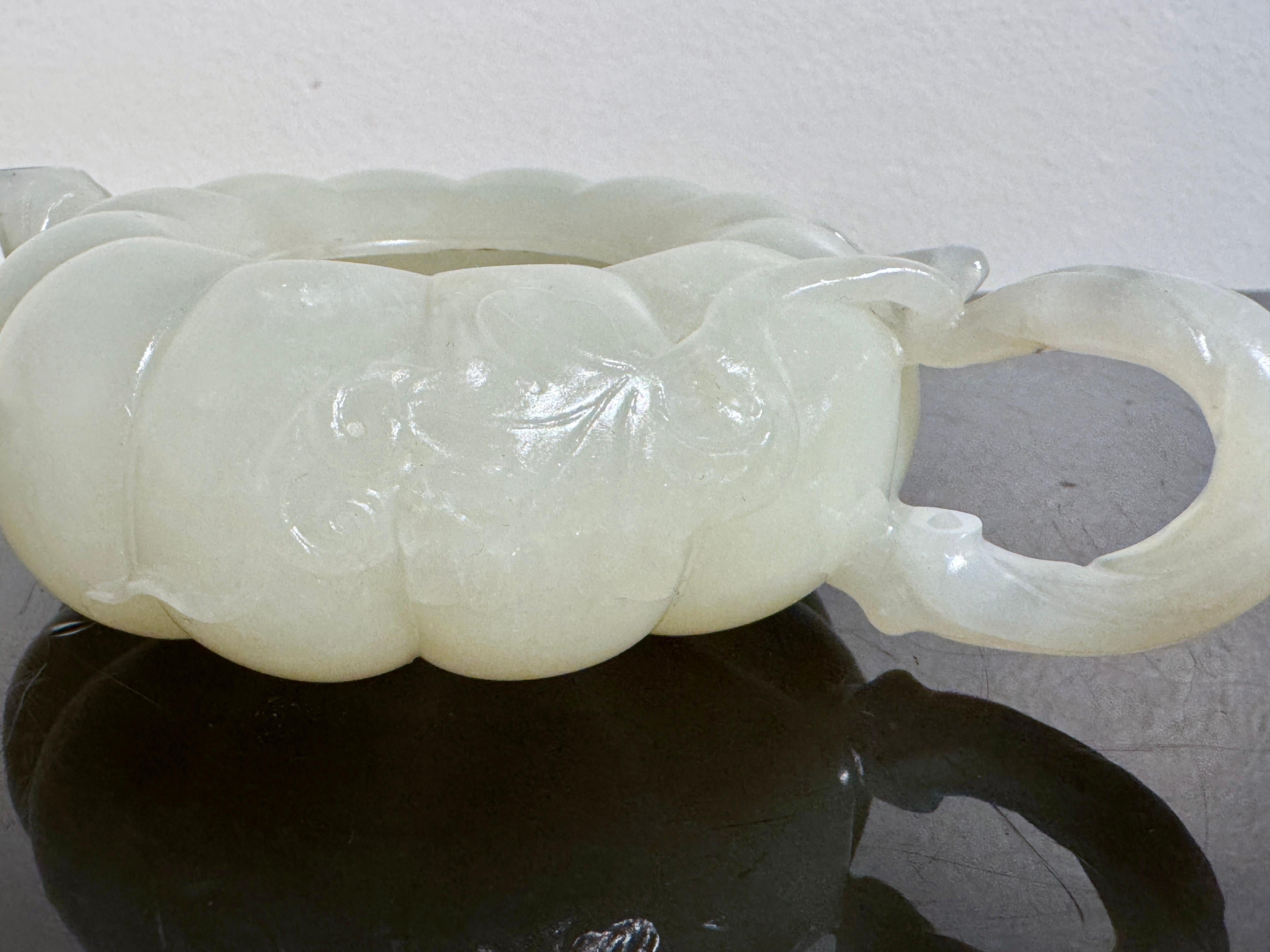 Théière chinoise en forme de melon en jade blanc néphrite, fin de la dynastie Qing, Chine en vente 8