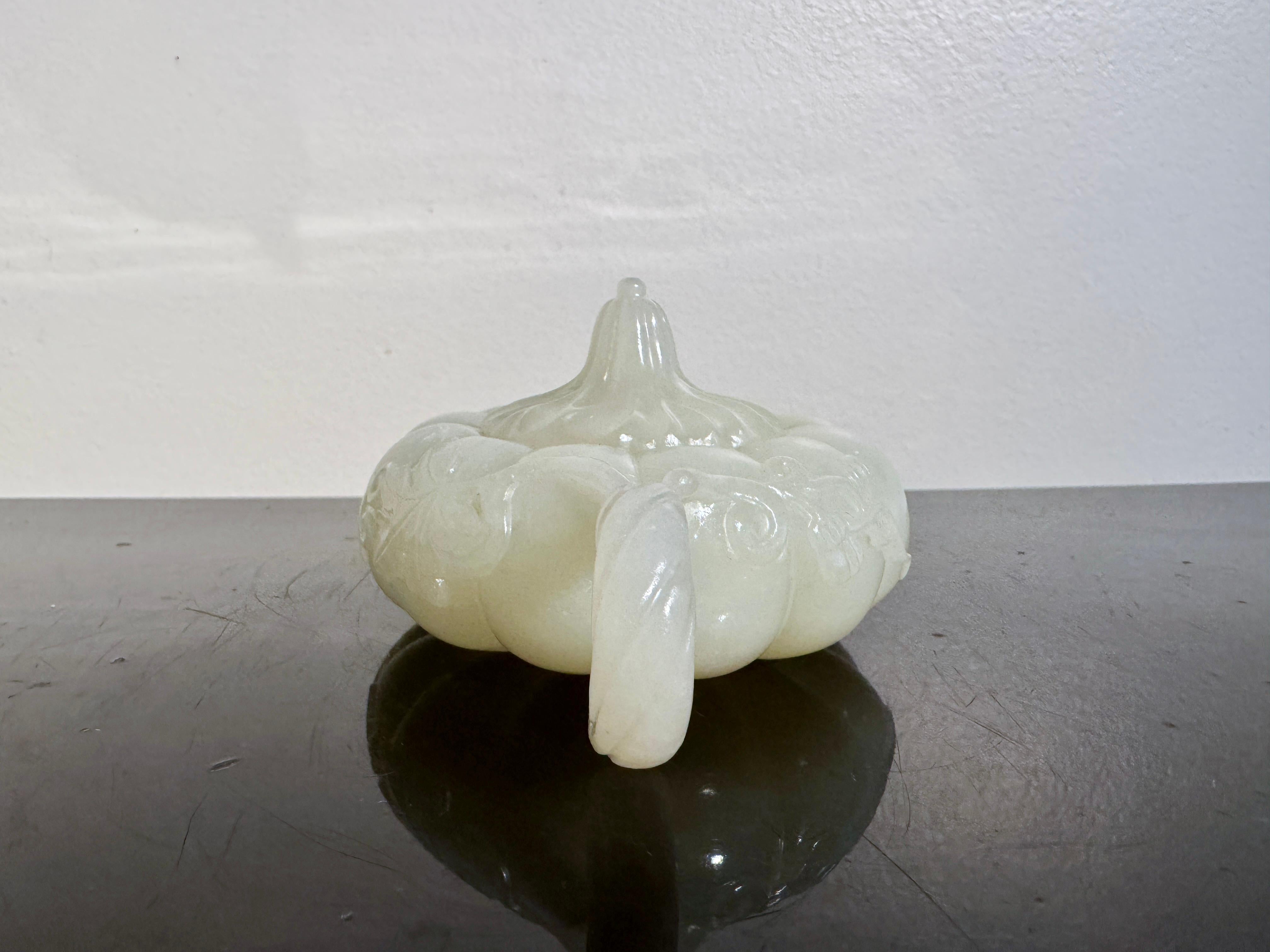Théière chinoise en forme de melon en jade blanc néphrite, fin de la dynastie Qing, Chine en vente 1