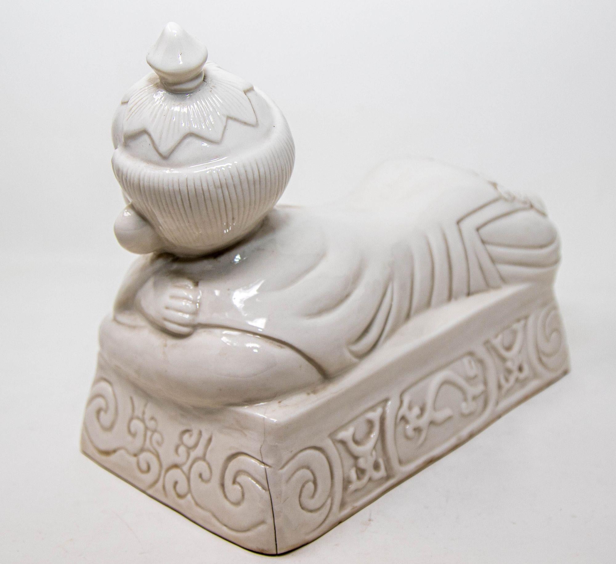 Reposacabezas de porcelana blanca china Ho Ho Boy c. 1950 en venta 2