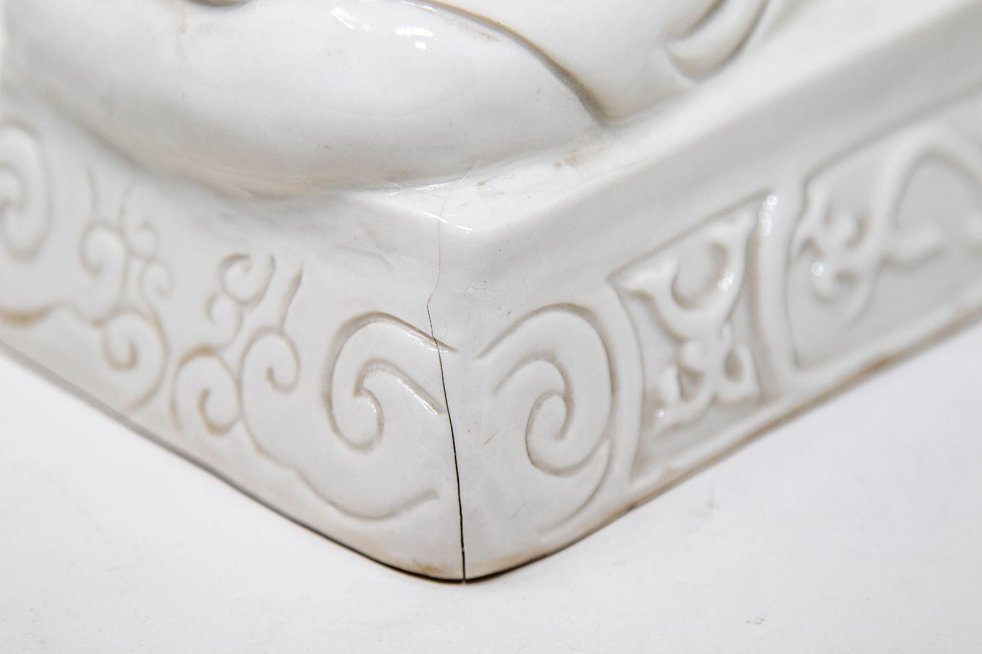 Reposacabezas de porcelana blanca china Ho Ho Boy c. 1950 en venta 3