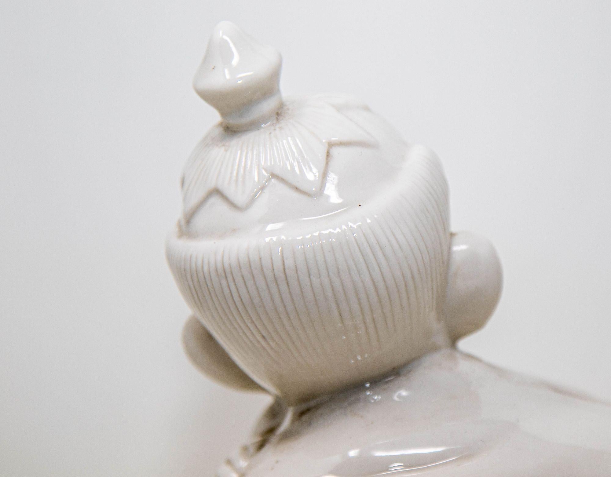 Reposacabezas de porcelana blanca china Ho Ho Boy c. 1950 en venta 5