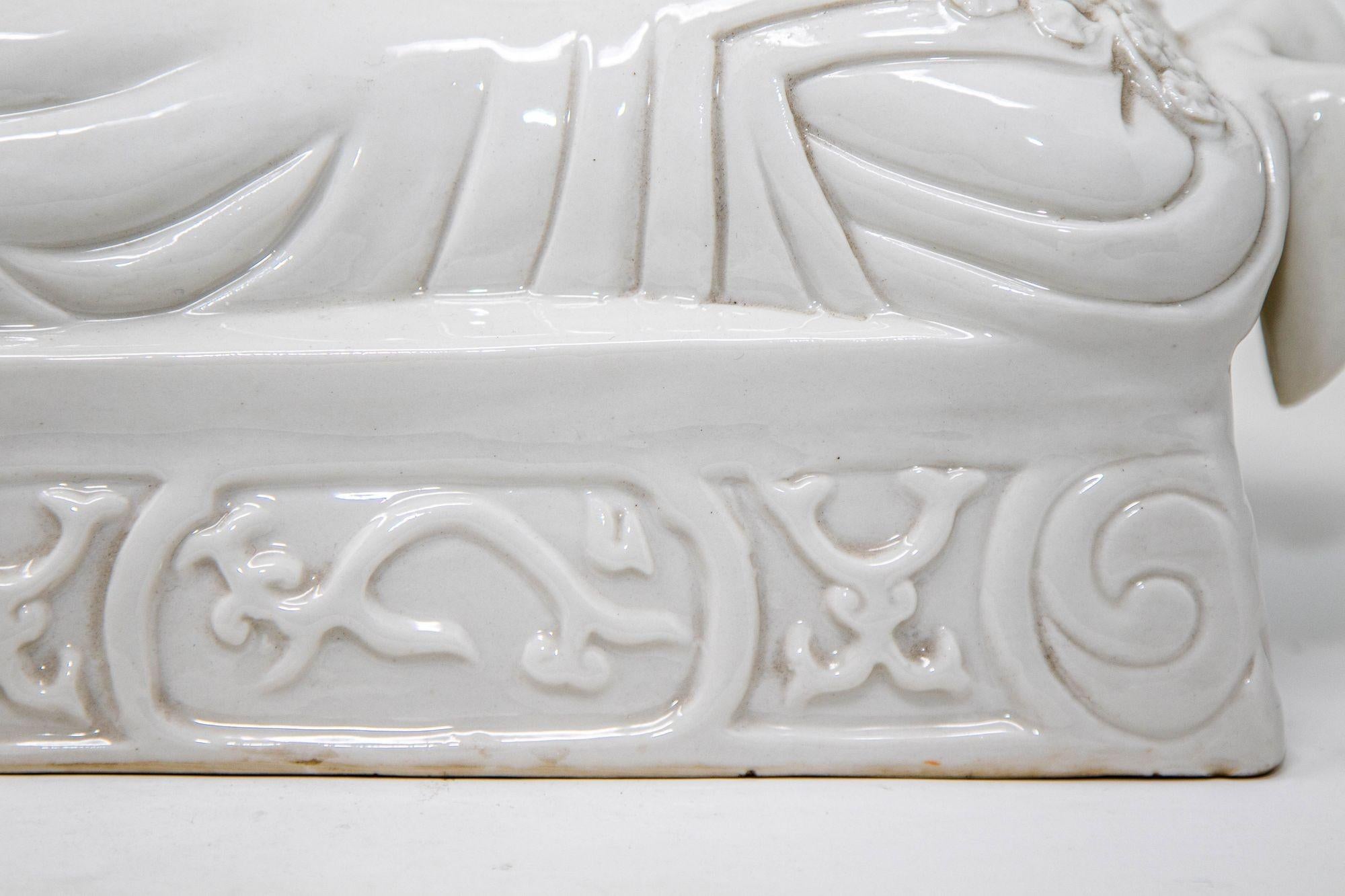 Reposacabezas de porcelana blanca china Ho Ho Boy c. 1950 en venta 7