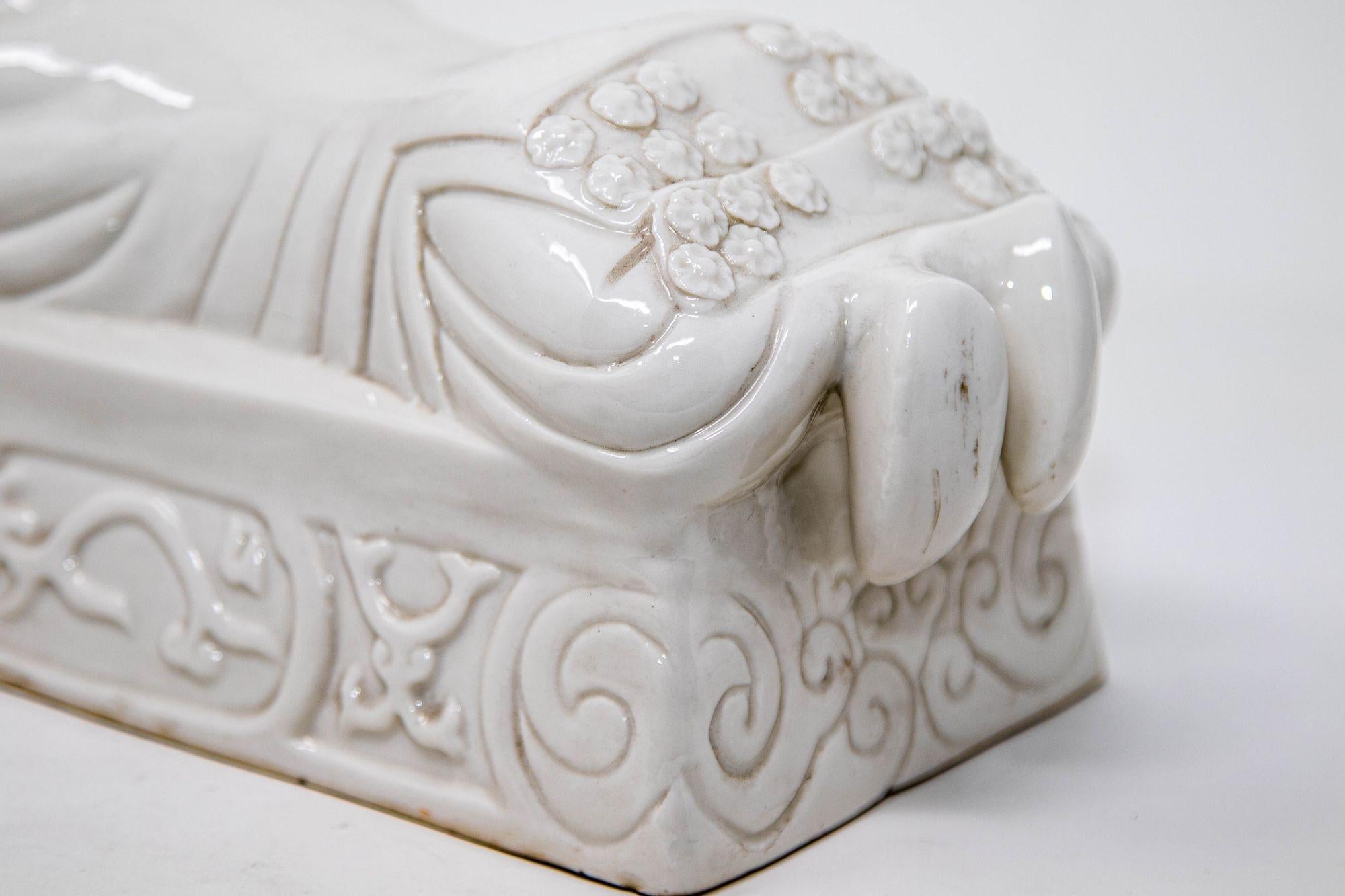 Reposacabezas de porcelana blanca china Ho Ho Boy c. 1950 en venta 9
