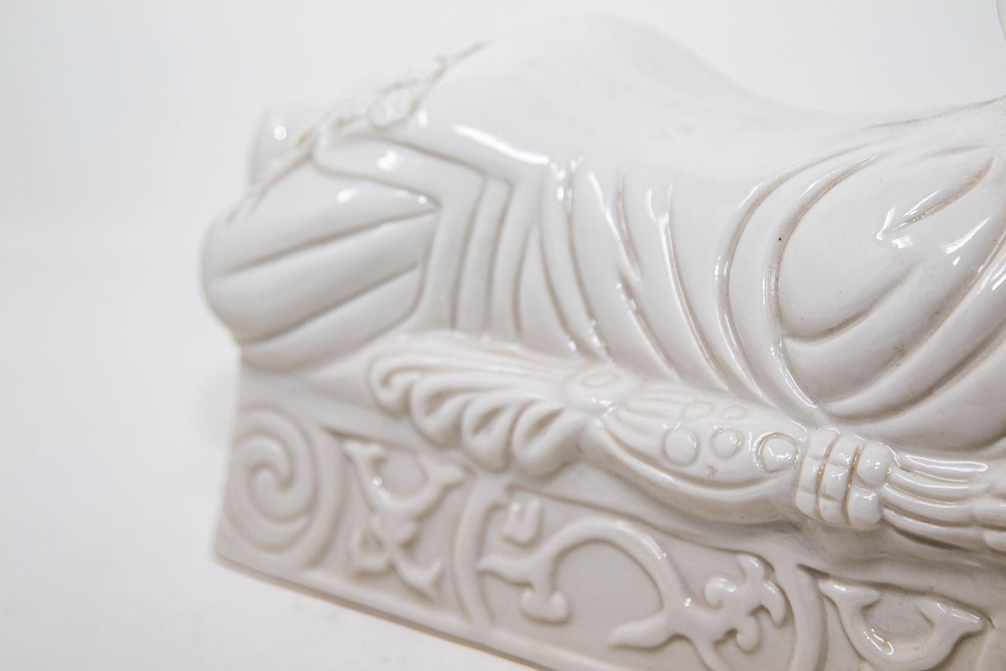Reposacabezas de porcelana blanca china Ho Ho Boy c. 1950 siglo XX en venta