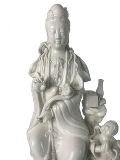 "Blanc de Chine" Dehua porcelain statuette of the goddess Guanyin - China 19th
