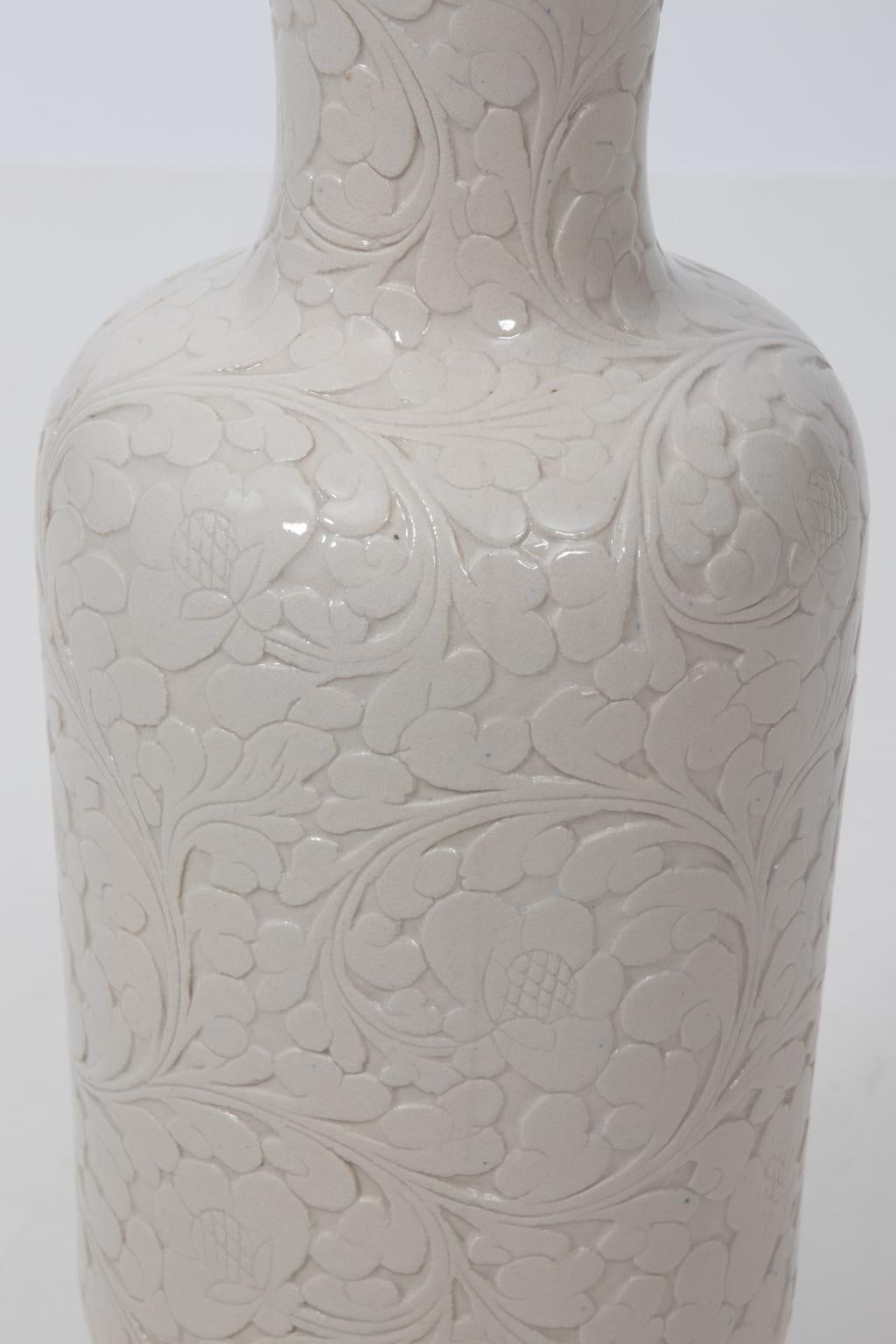Chinese White Pottery Vase In Good Condition In Stamford, CT