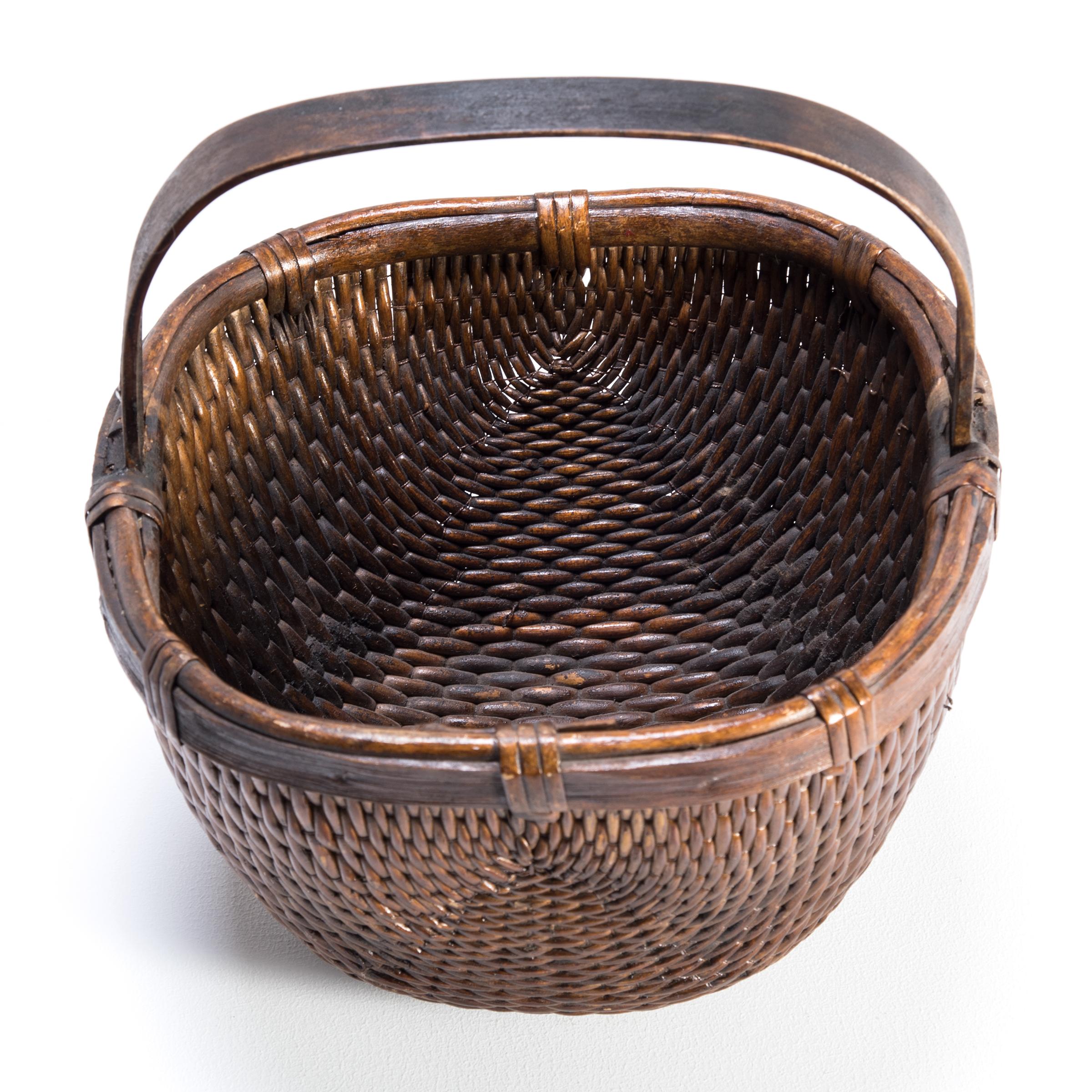 Chinese Willow Market Basket, circa 1900 In Good Condition In Chicago, IL