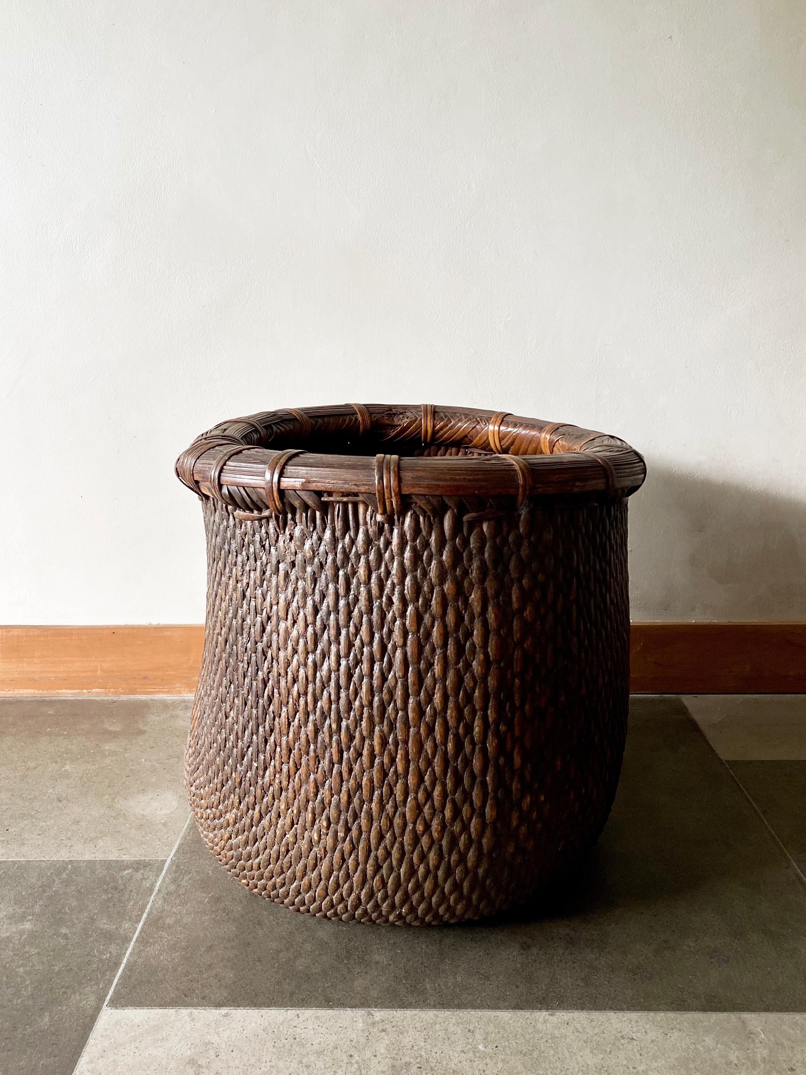 This basket is made from woven willow reeds, originating from China's Shanxi Provence it was used to carry grains. 

Dimensions: Height 42cm x Diameter 44cm.