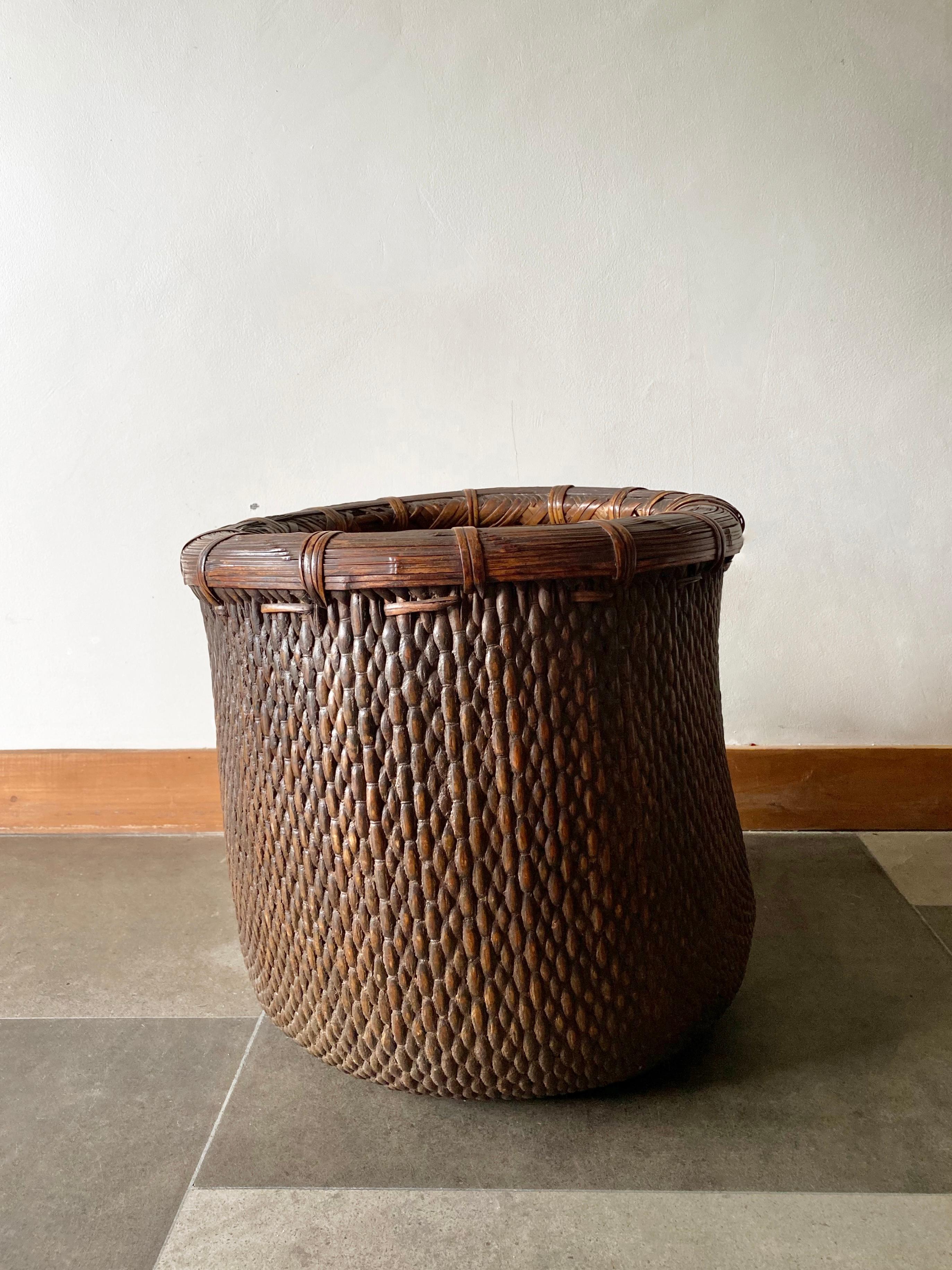 Hand-Crafted Chinese Willow Reed Grain Basket, Mid-20th Century