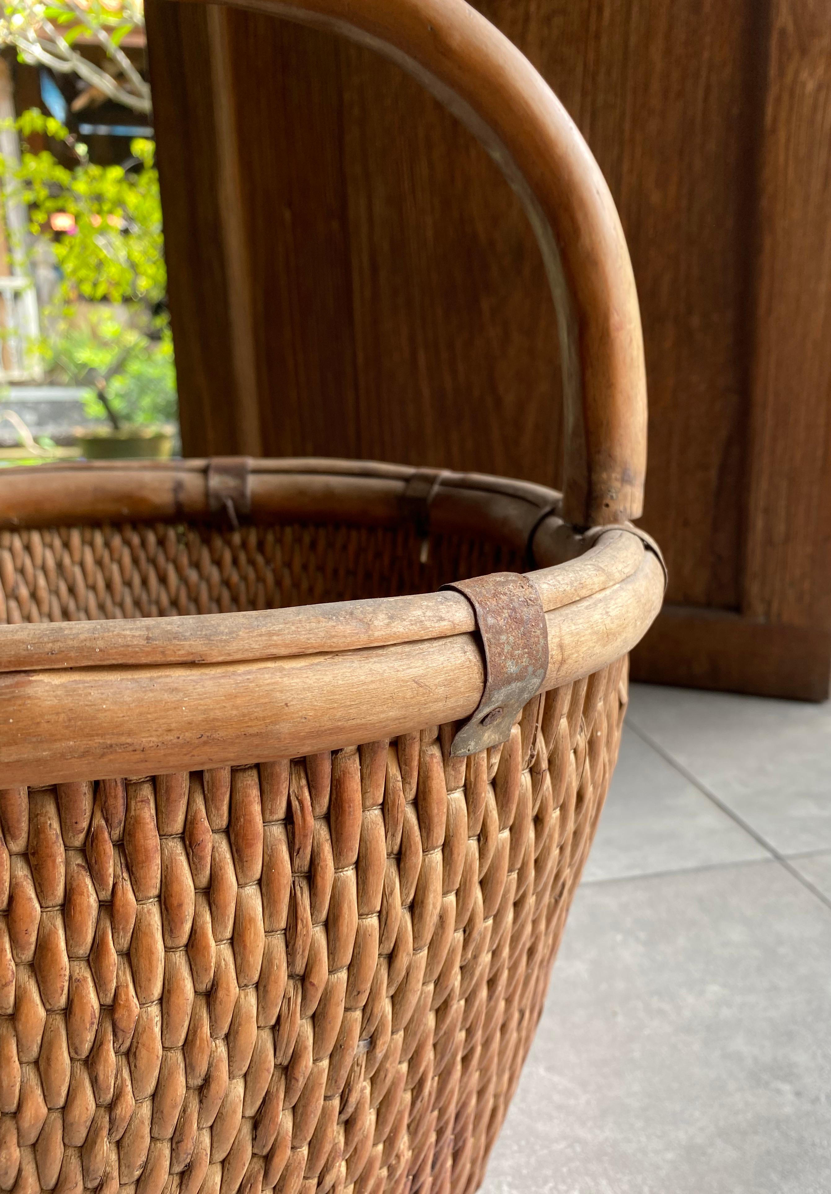 Other Chinese Willow Reed Grain Basket with Handle, Mid-20th Century