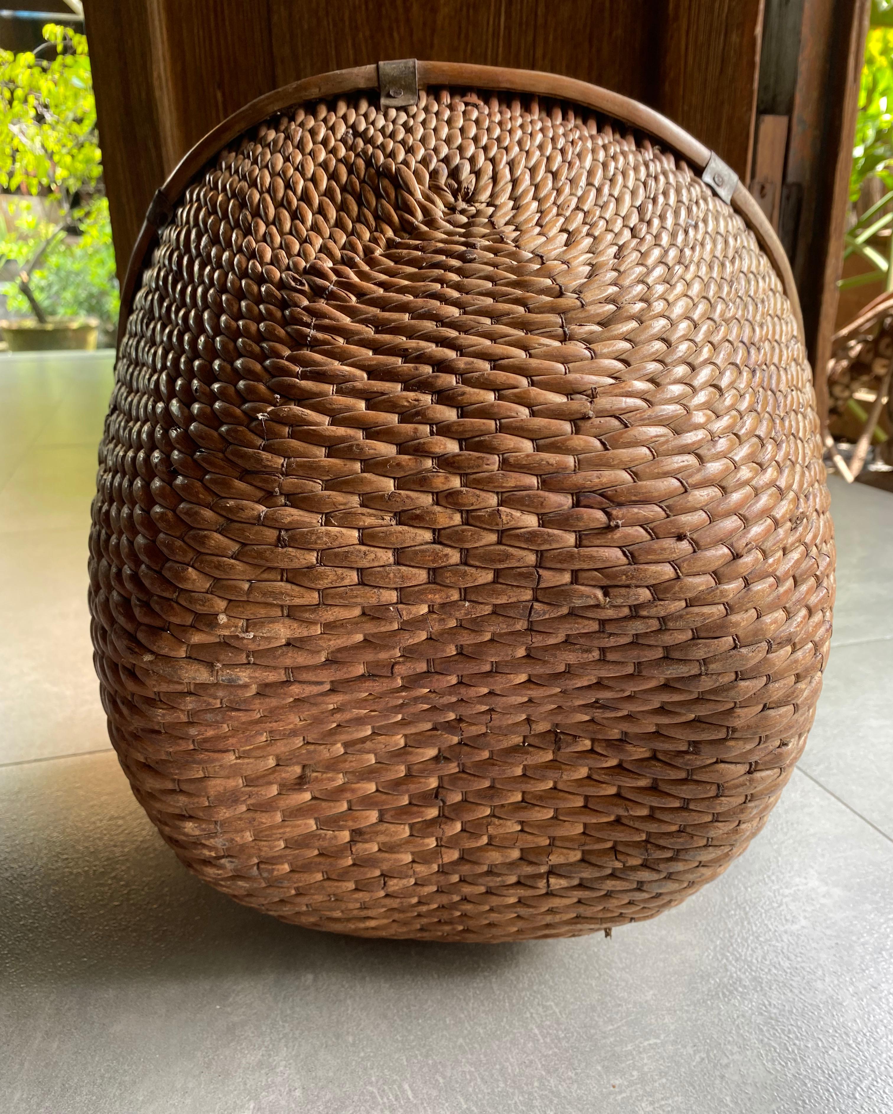 Wood Chinese Willow Reed Grain Basket with Handle, Mid-20th Century