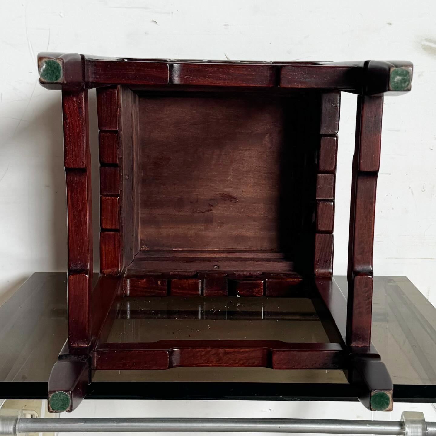Inconnu Guéridon chinois en bois et incrustation de nacre en vente