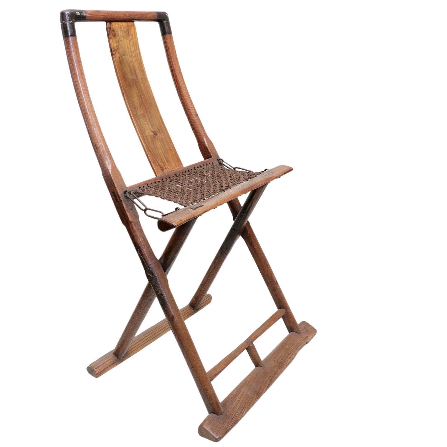 Chinesischer Holzklappstuhl mit einer Sitzfläche von 16